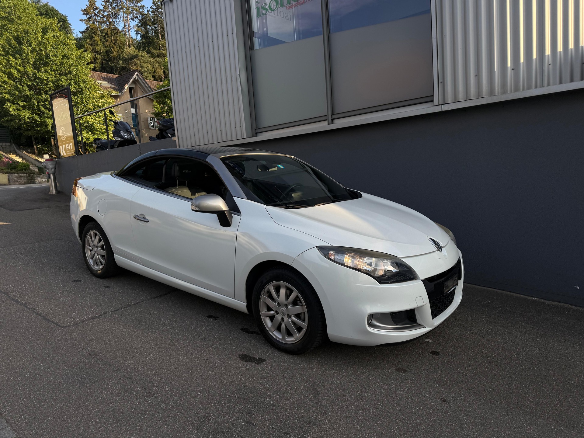 RENAULT Mégane CC 2.0 16V Dynamique CVT-image-1