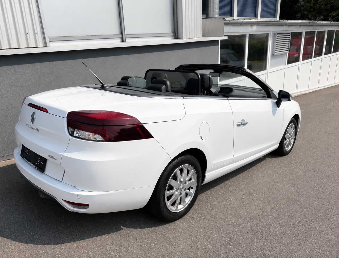 RENAULT Mégane CC 2.0 16V Dynamique CVT-showroom-element-1