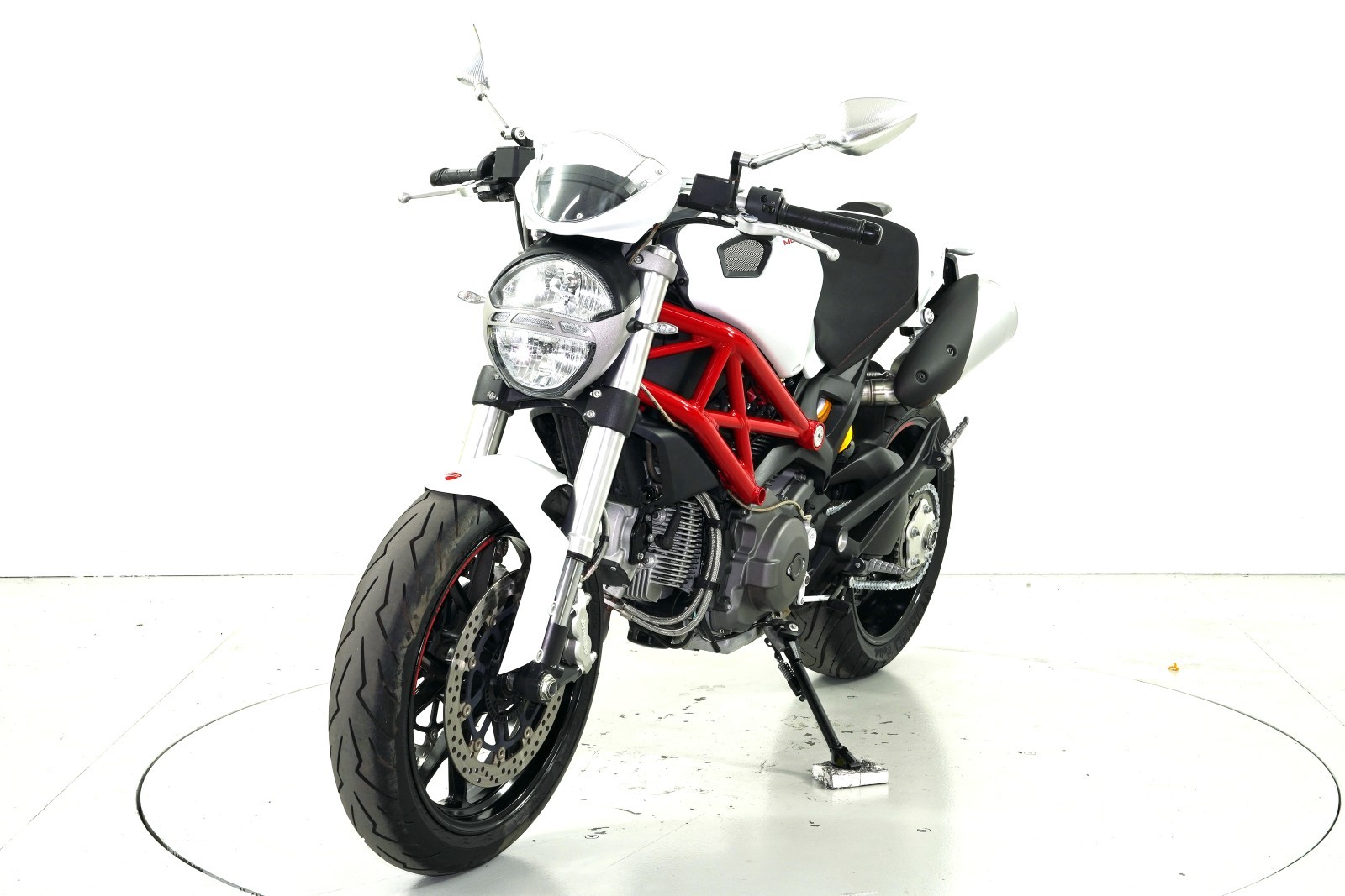 DUCATI Monster 796 ABS-showroom-element-2