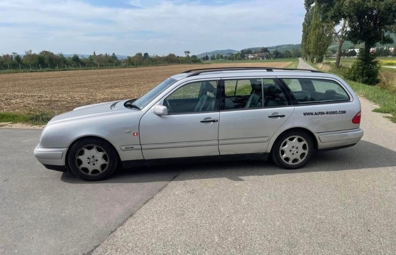 MERCEDES-BENZ E 420 T Automatic-image-1