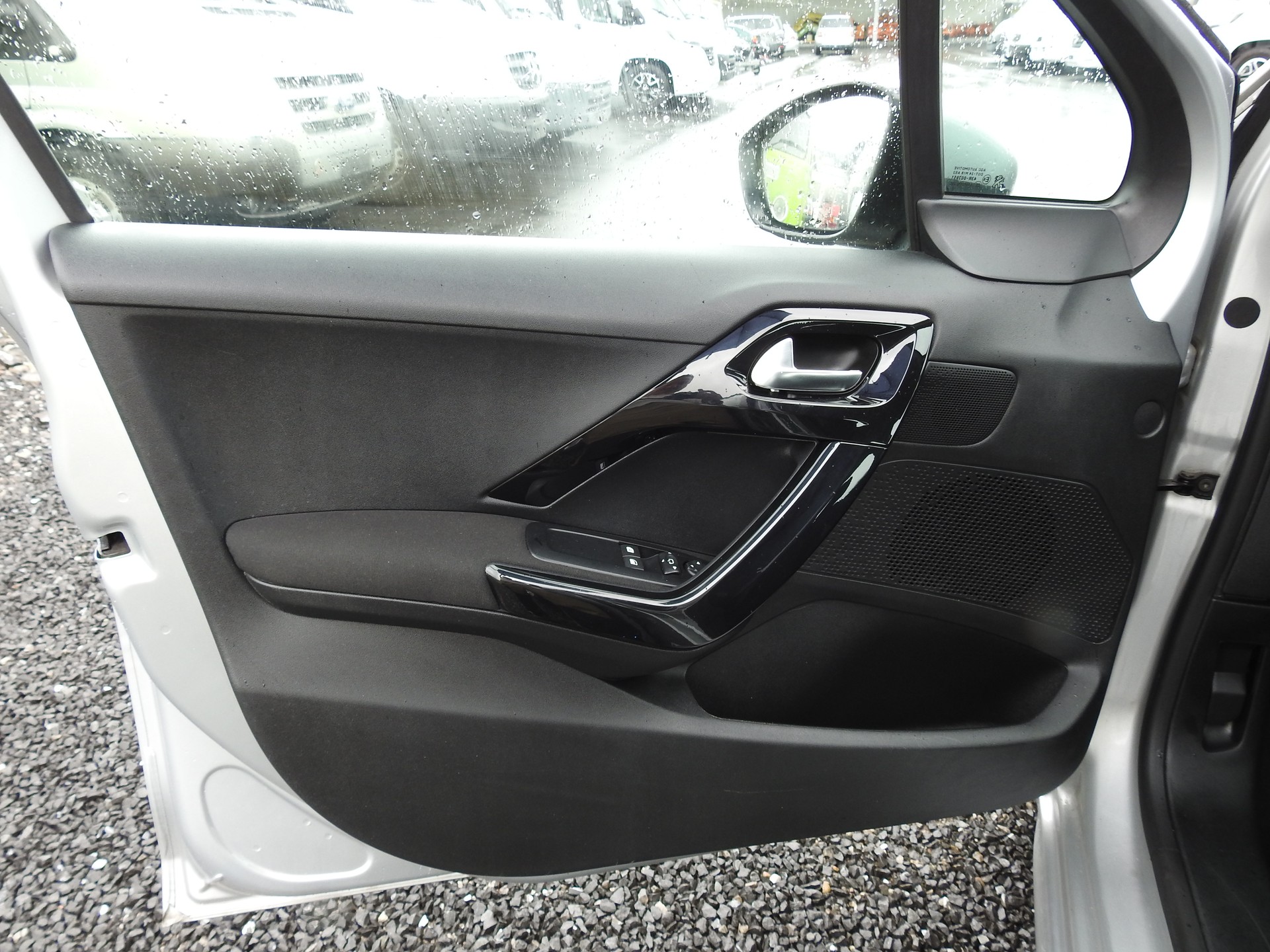 PEUGEOT 208 1.4 VTI Active-image-9