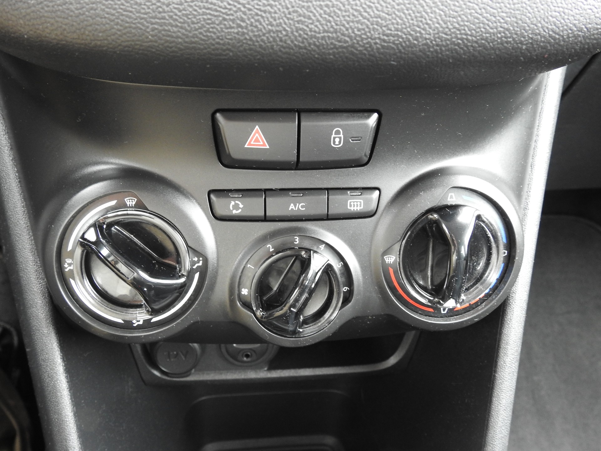 PEUGEOT 208 1.4 VTI Active-image-21