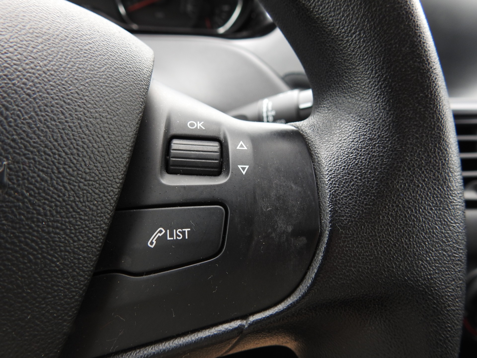 PEUGEOT 208 1.4 VTI Active-image-23