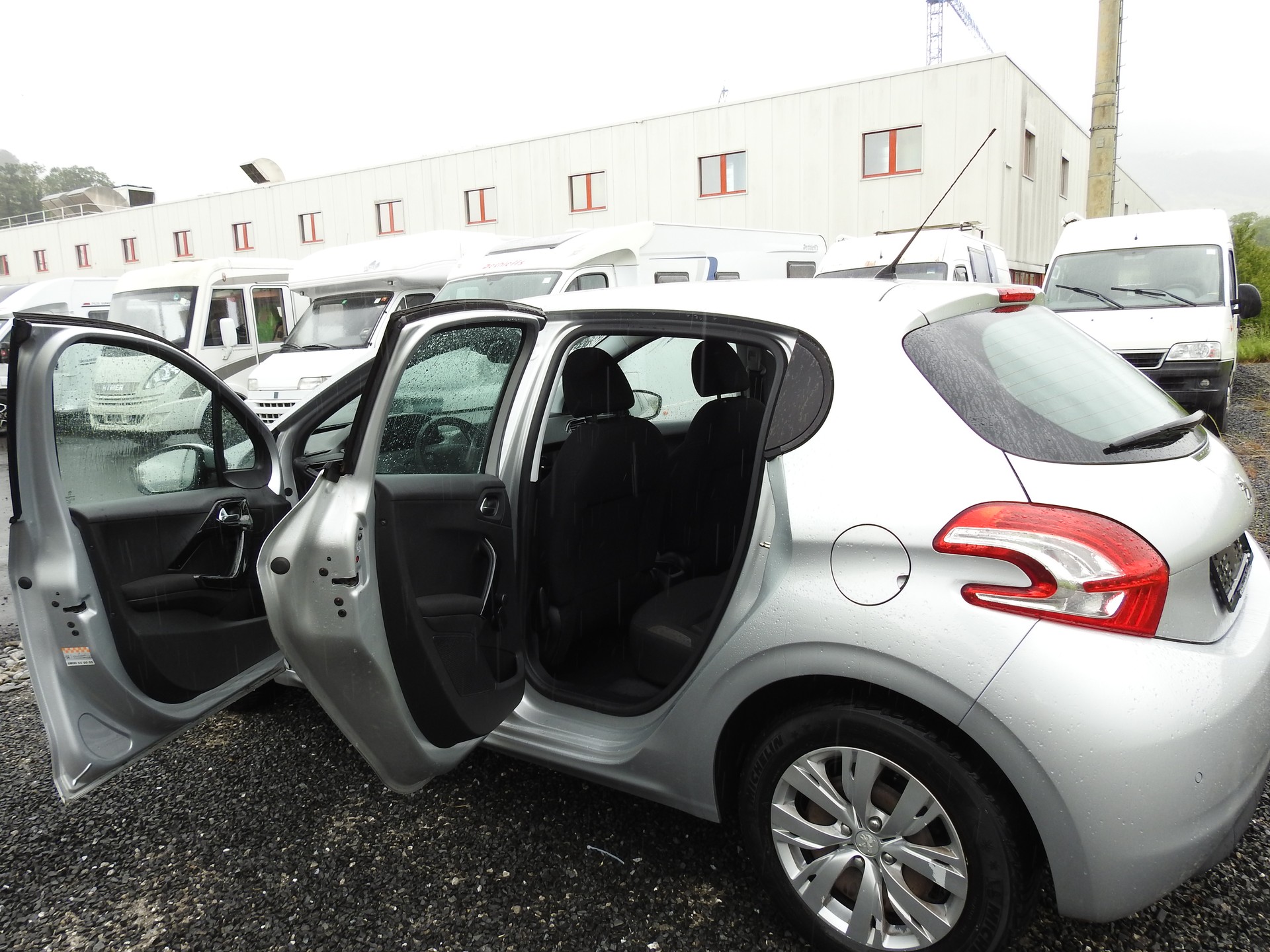 PEUGEOT 208 1.4 VTI Active-image-15