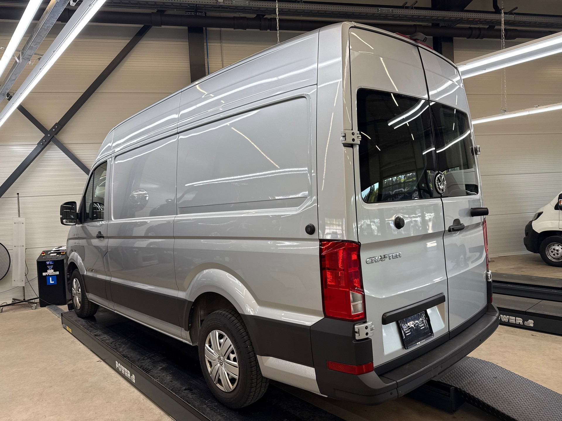 VW Crafter 35 2.0 TDI Entry L3 A-image-1