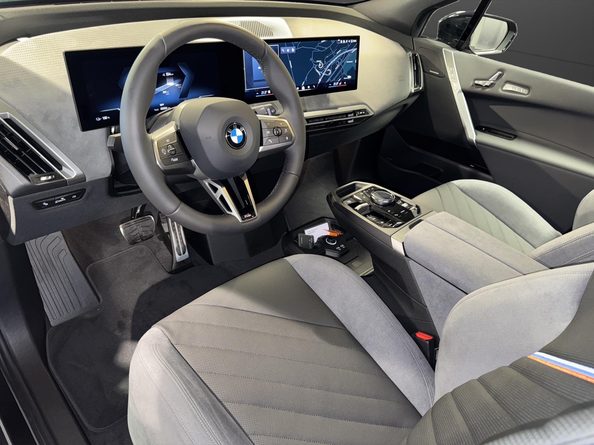 BMW iX xDrive45-image-7