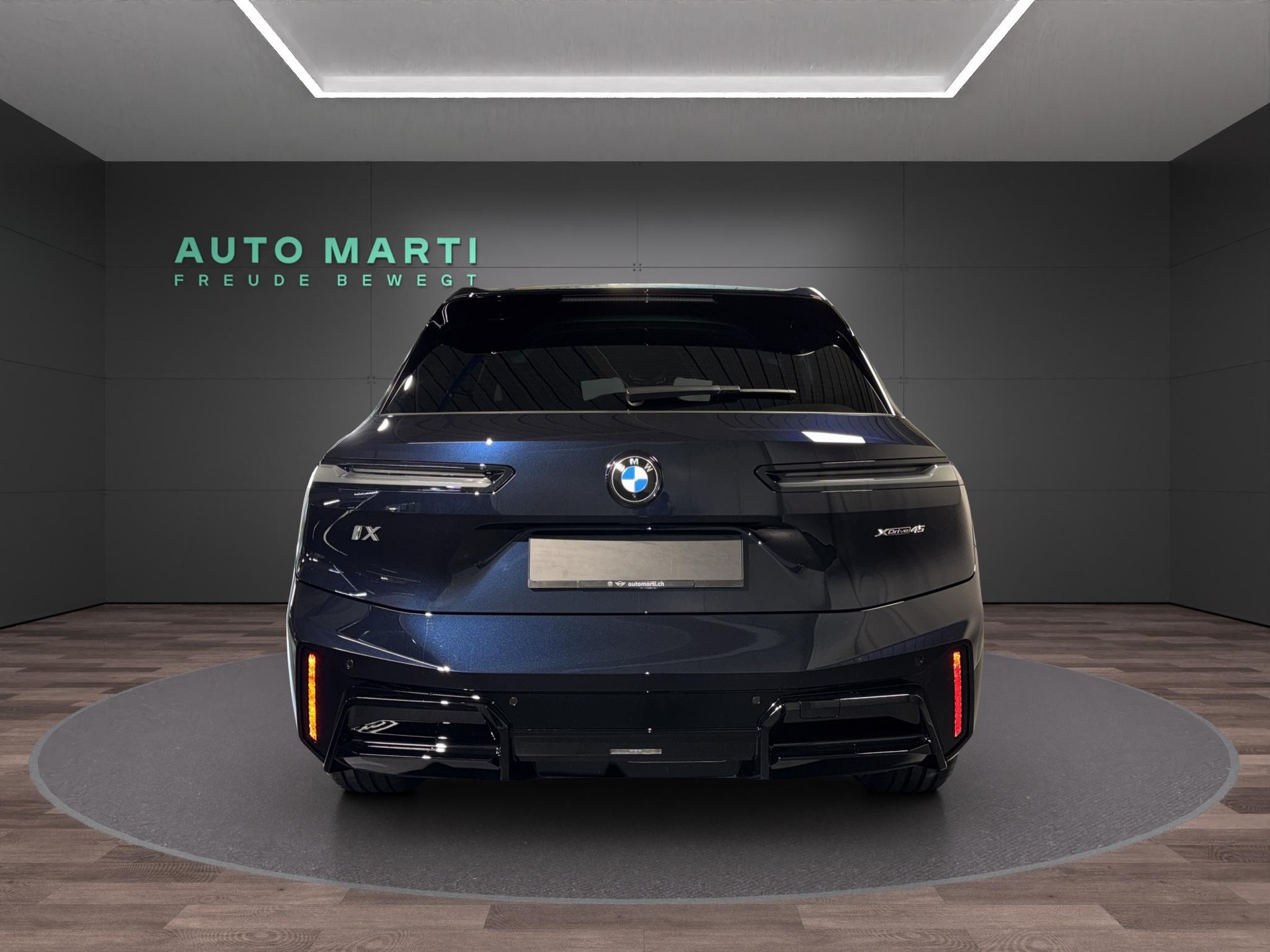 BMW iX xDrive45-image-2