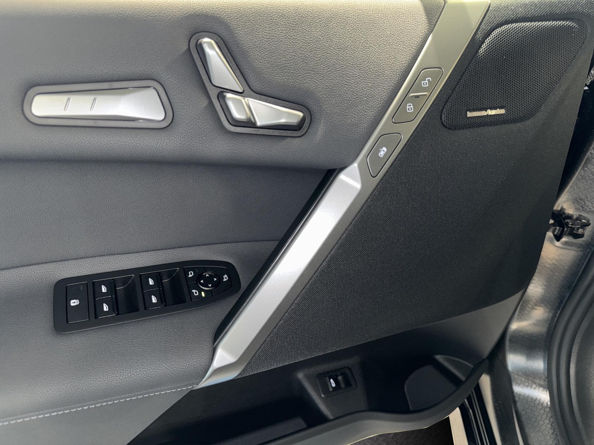 BMW iX xDrive45-image-19