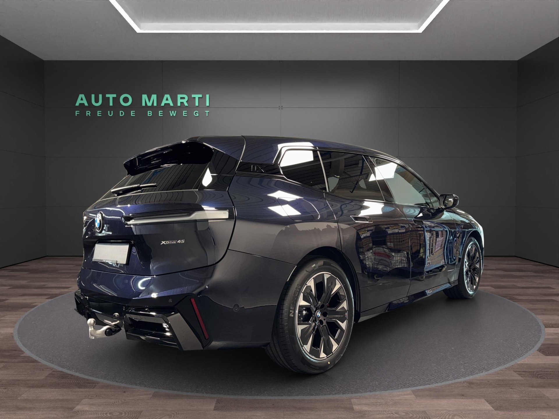 BMW iX xDrive45-image-3