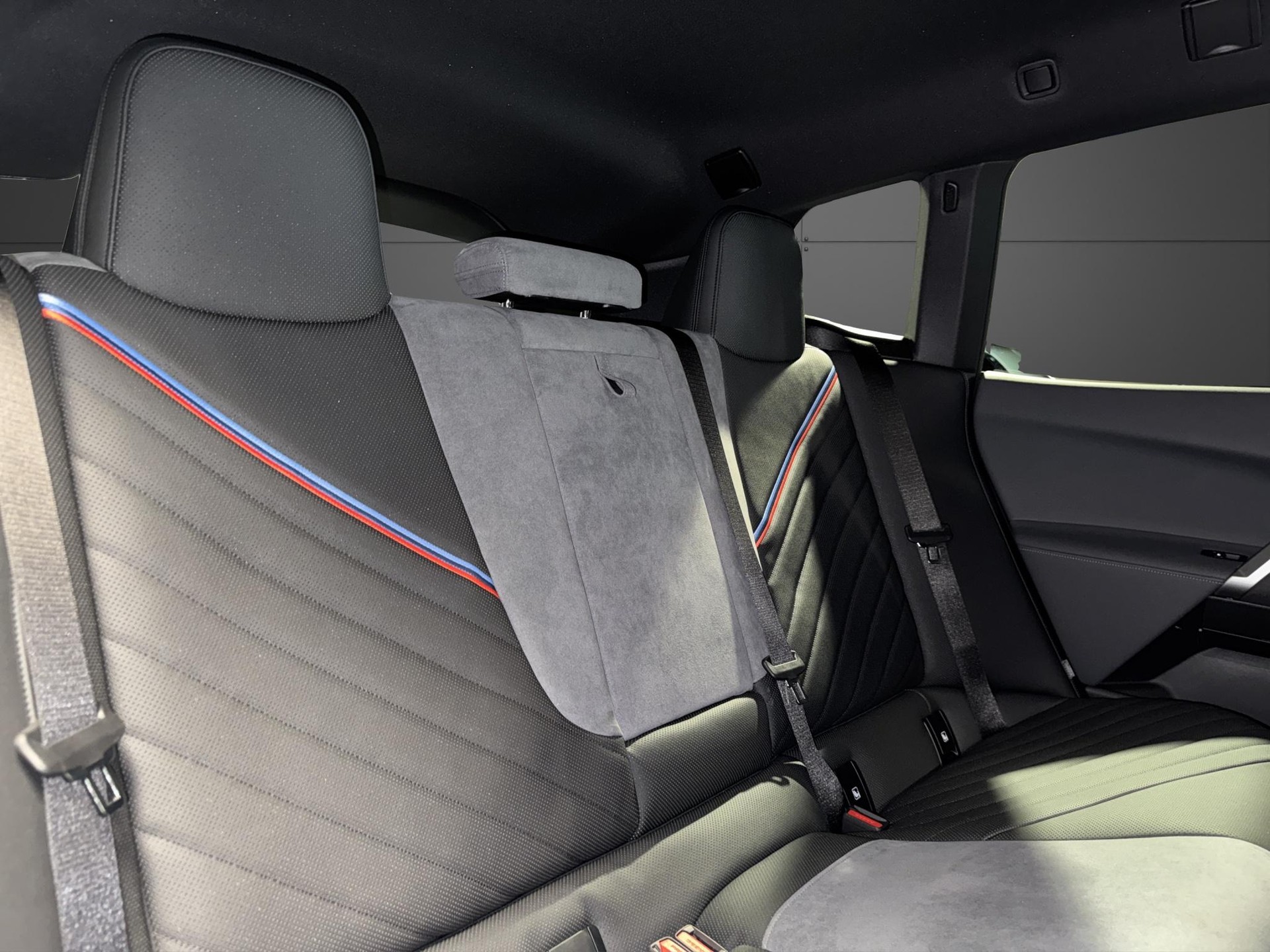 BMW iX xDrive45-image-14