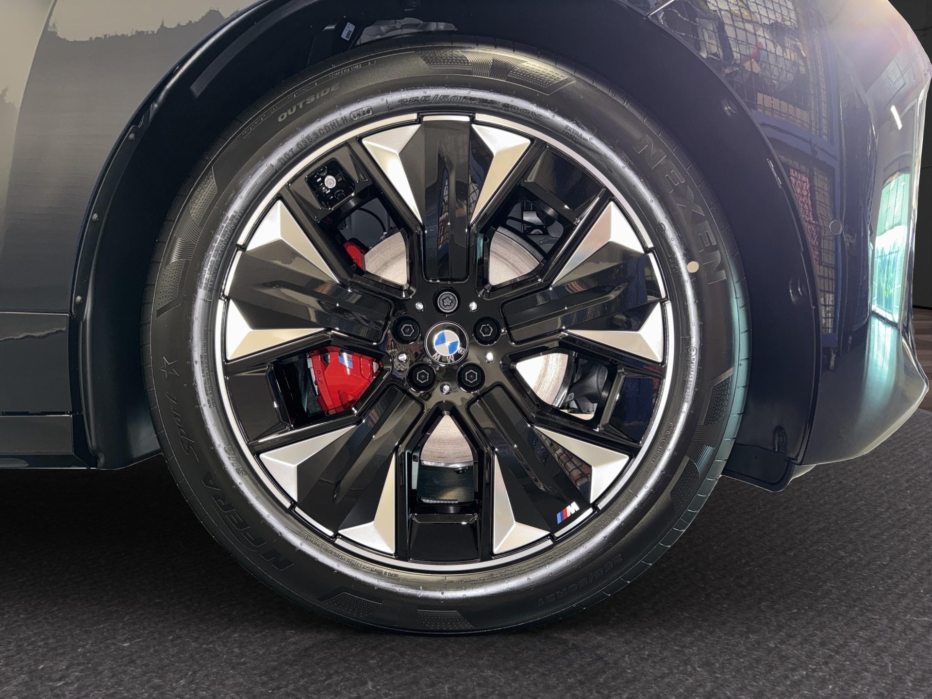BMW iX xDrive45-image-13