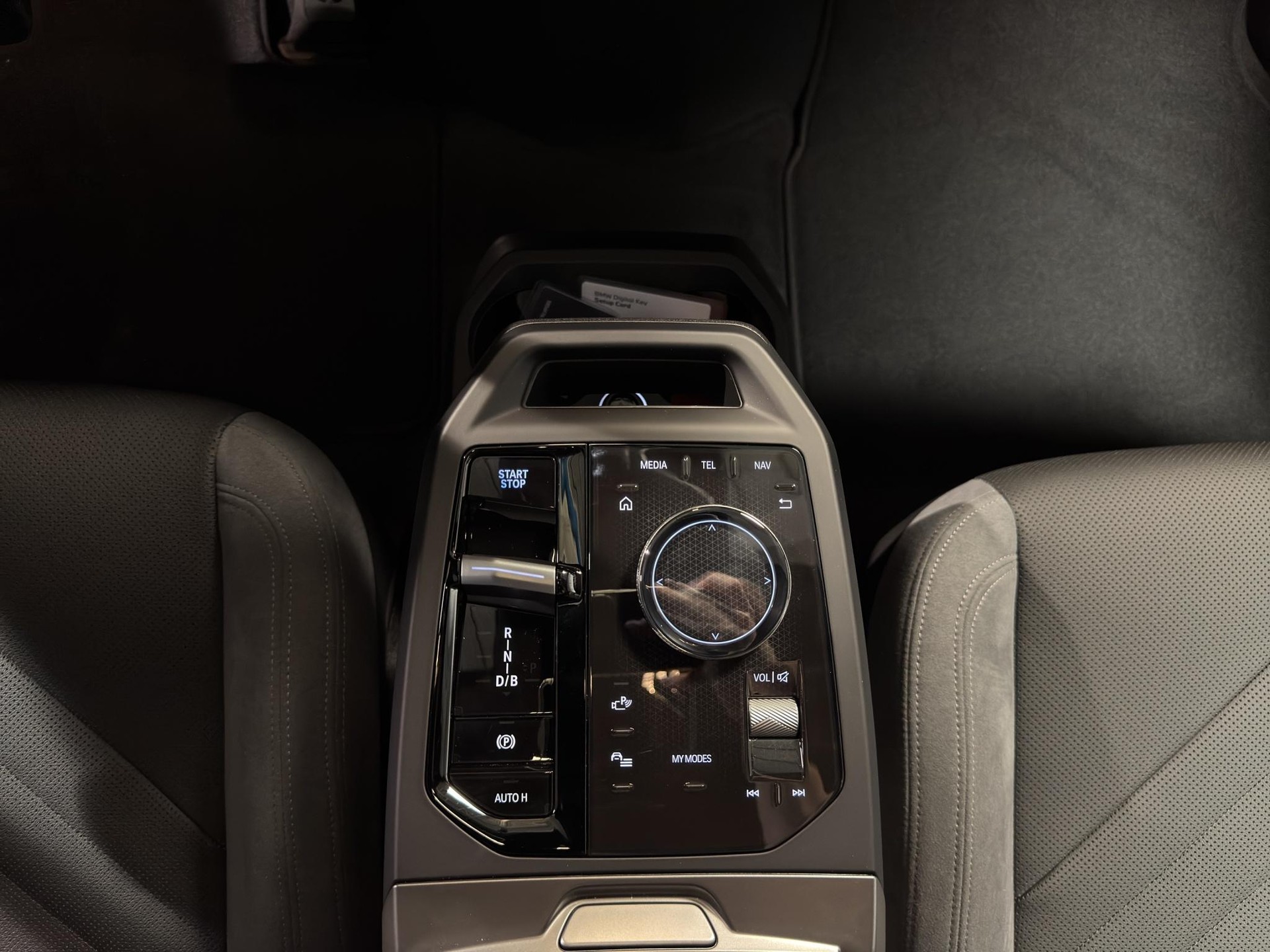 BMW iX xDrive45-image-10