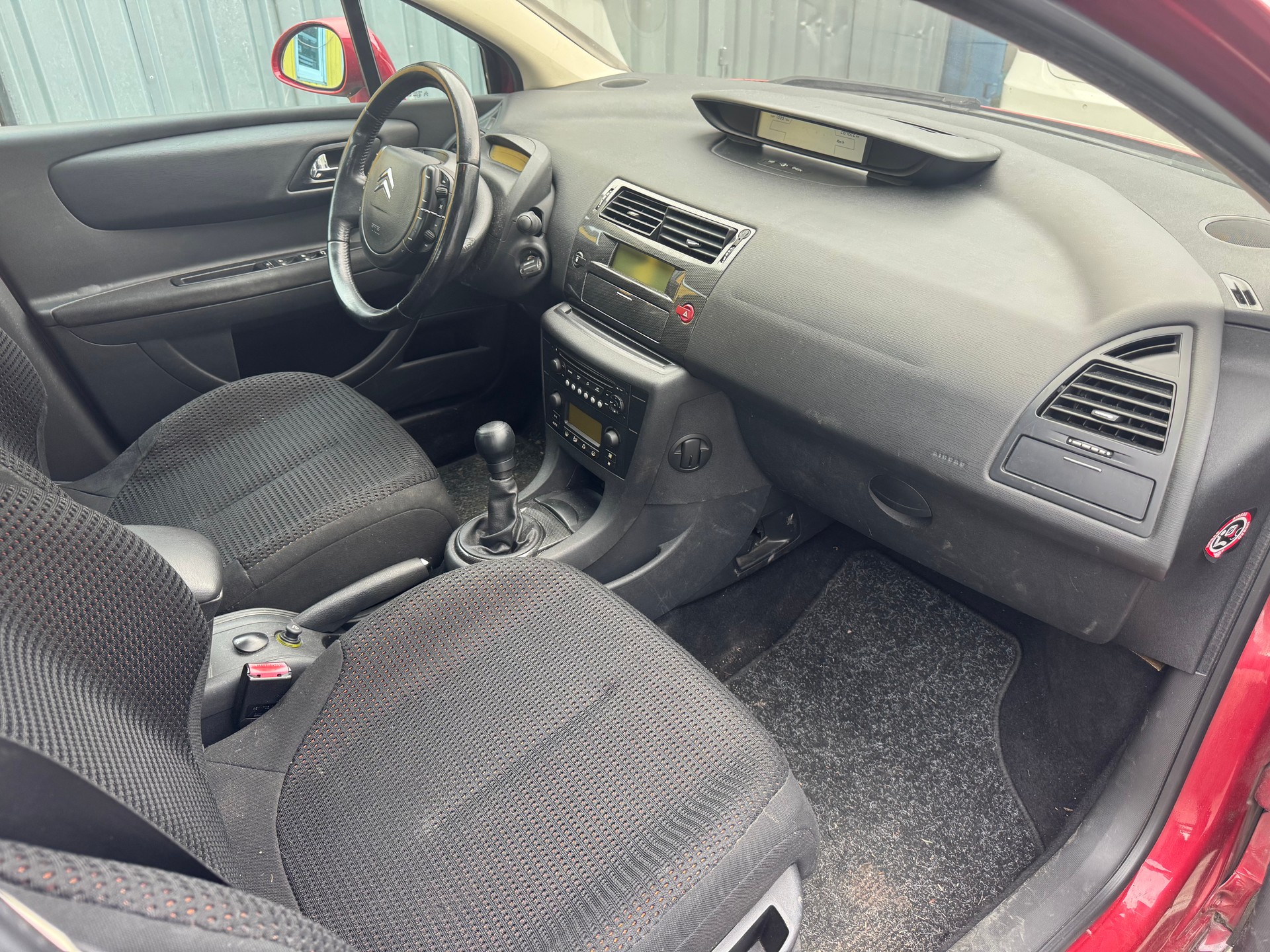 CITROEN C4 Berline 1.6 16V HDi VTR-image-4