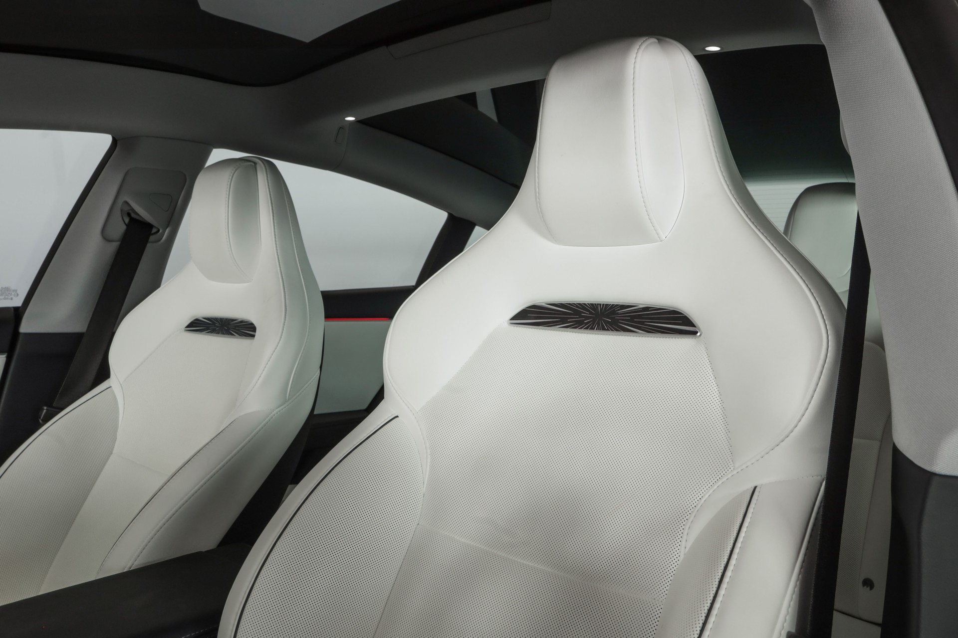 TESLA Model 3 Dual Motor Performance AWD-showroom-element-2