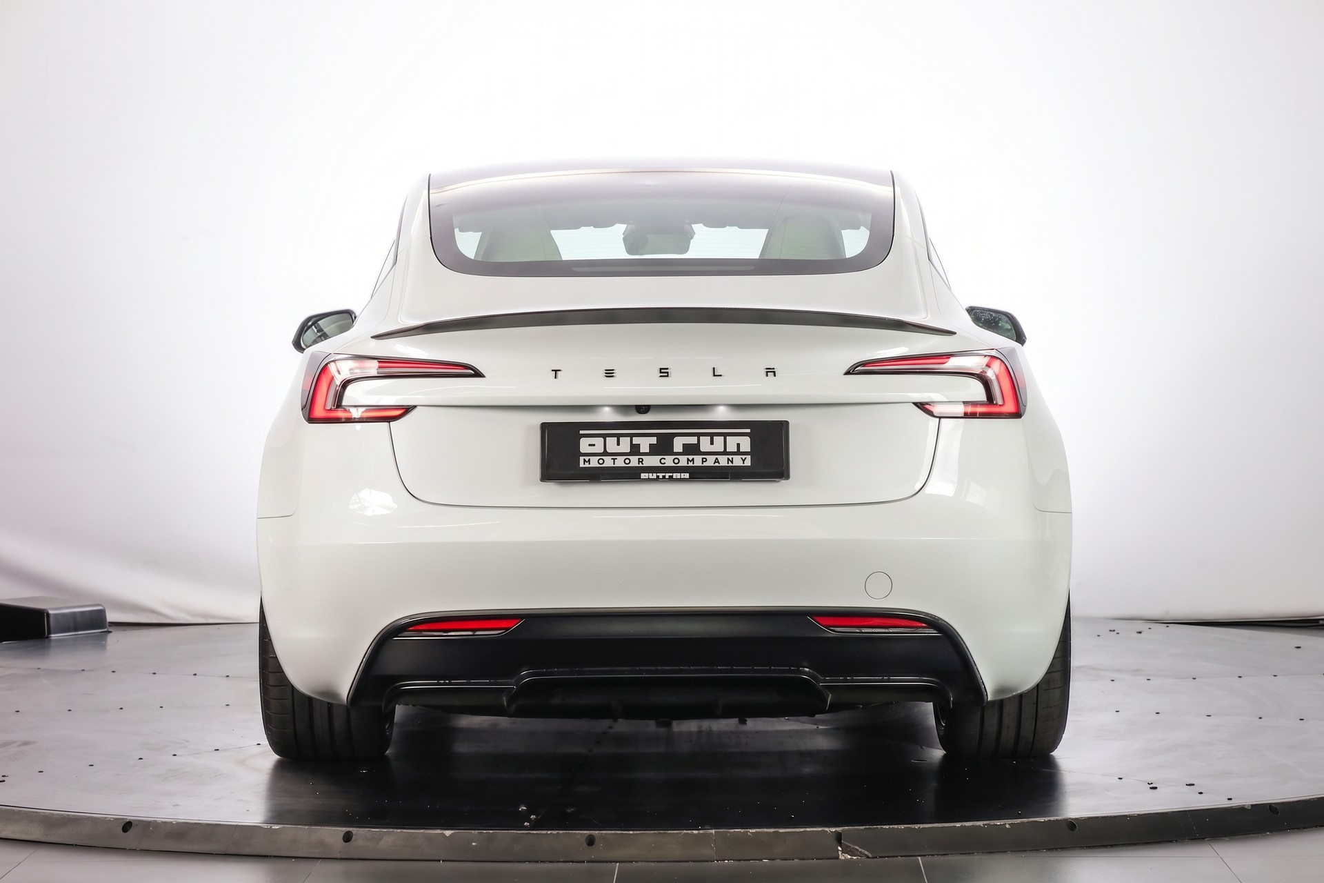 TESLA Model 3 Dual Motor Performance AWD-showroom-element-3