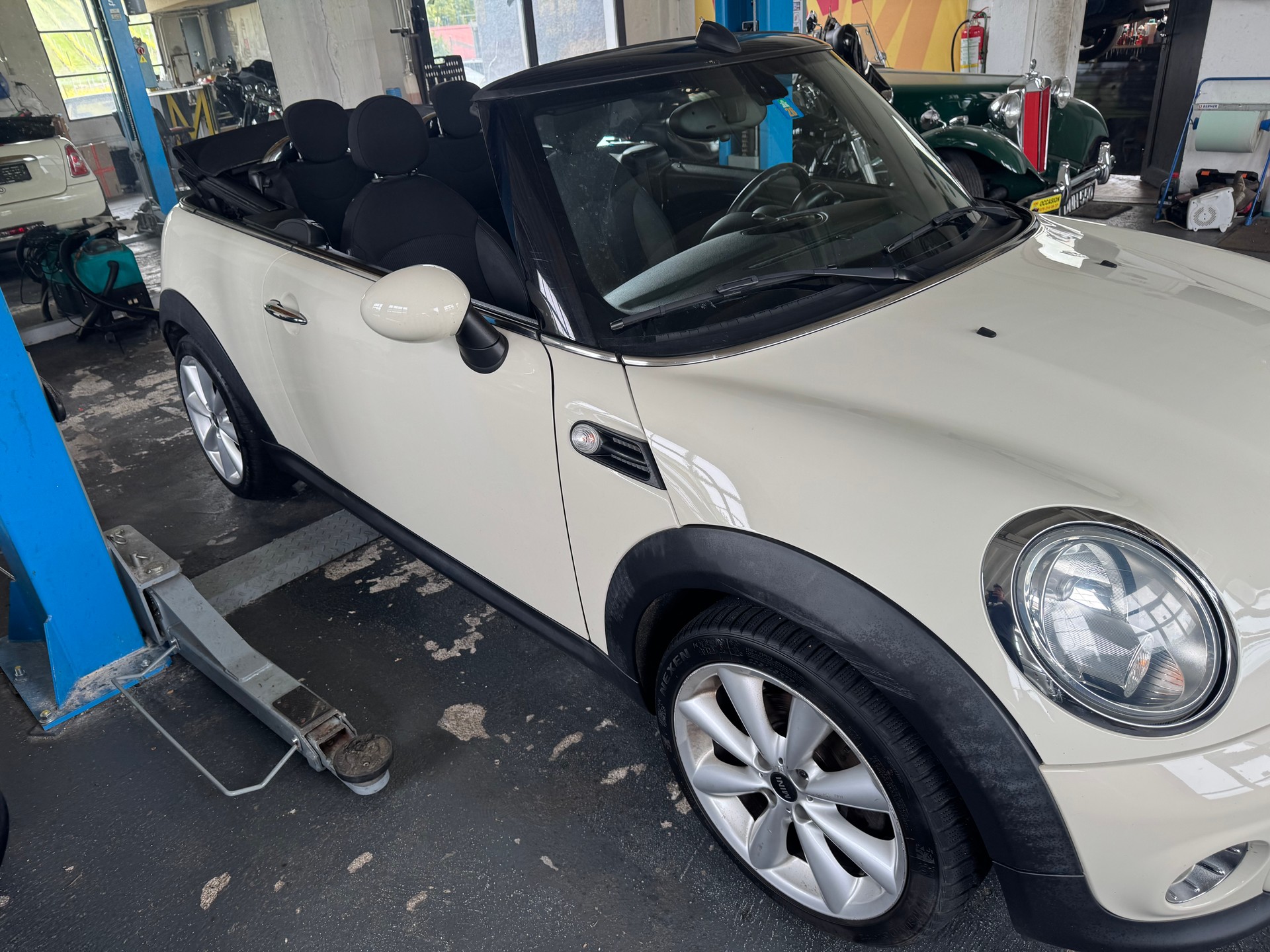 MINI Cooper Cabriolet Steptronic-image-4