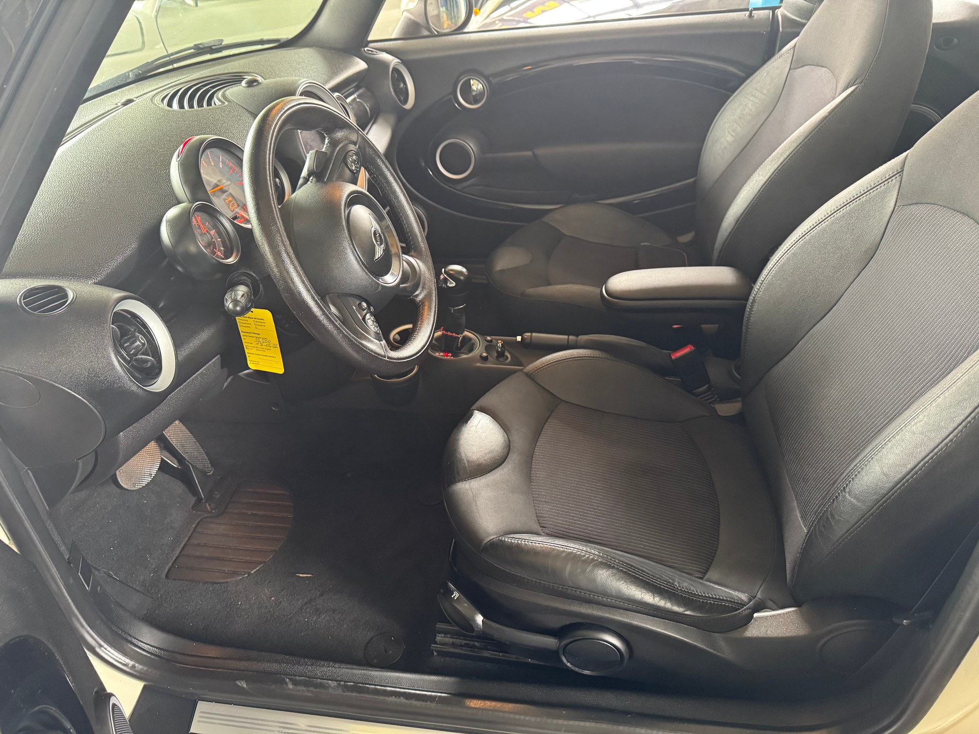 MINI Cooper Cabriolet Steptronic-image-9