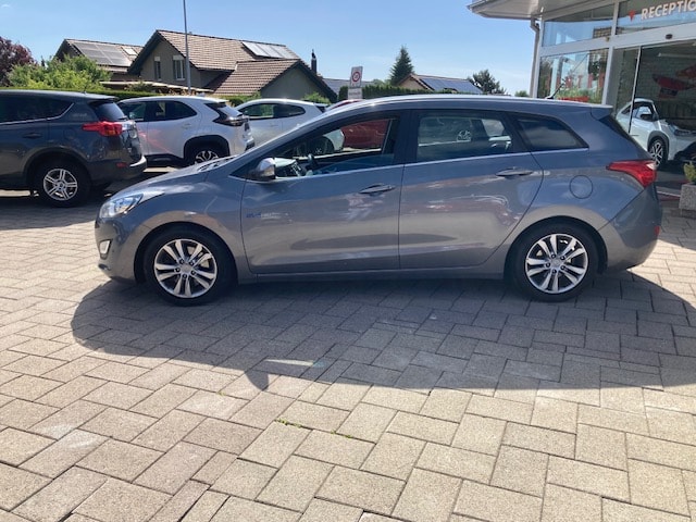 HYUNDAI i30 Wagon 1.6 CRDi Style-image-5