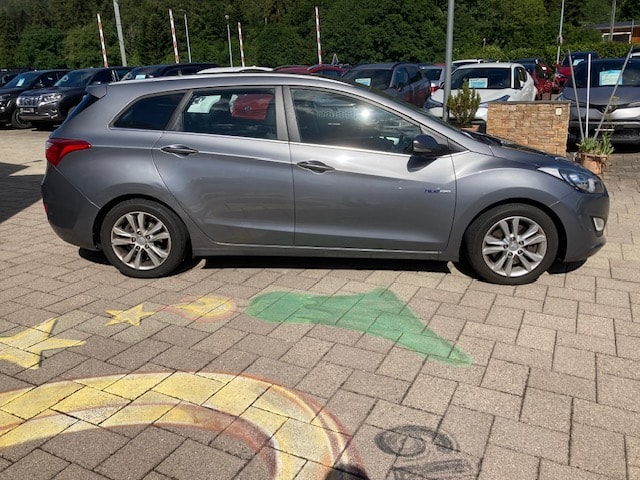 HYUNDAI i30 Wagon 1.6 CRDi Style-image-3