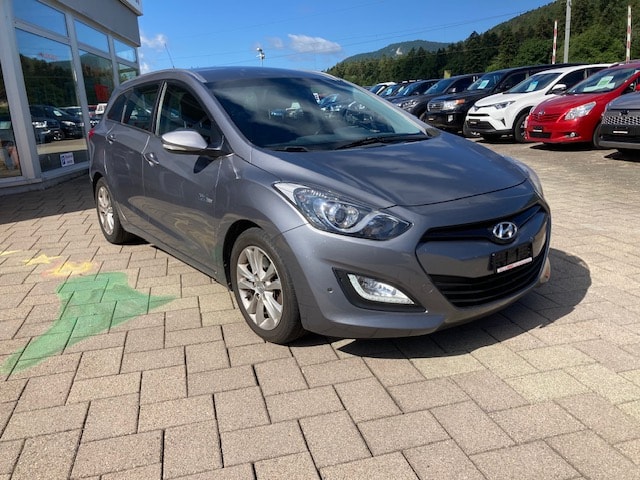 HYUNDAI i30 Wagon 1.6 CRDi Style-image-2