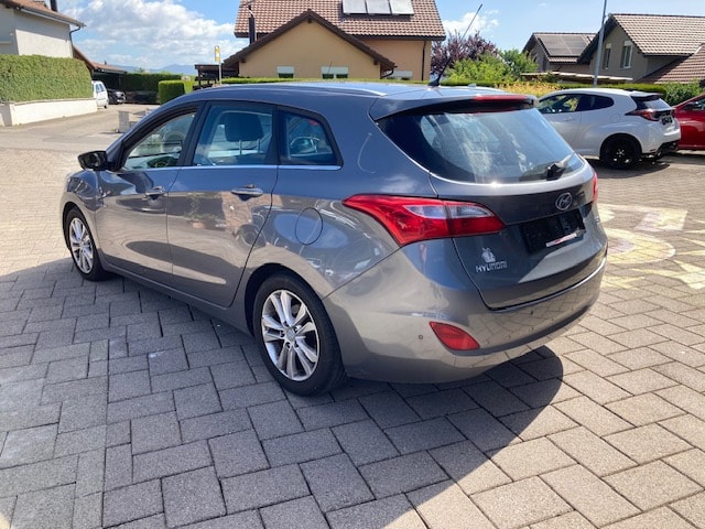 HYUNDAI i30 Wagon 1.6 CRDi Style-image-4