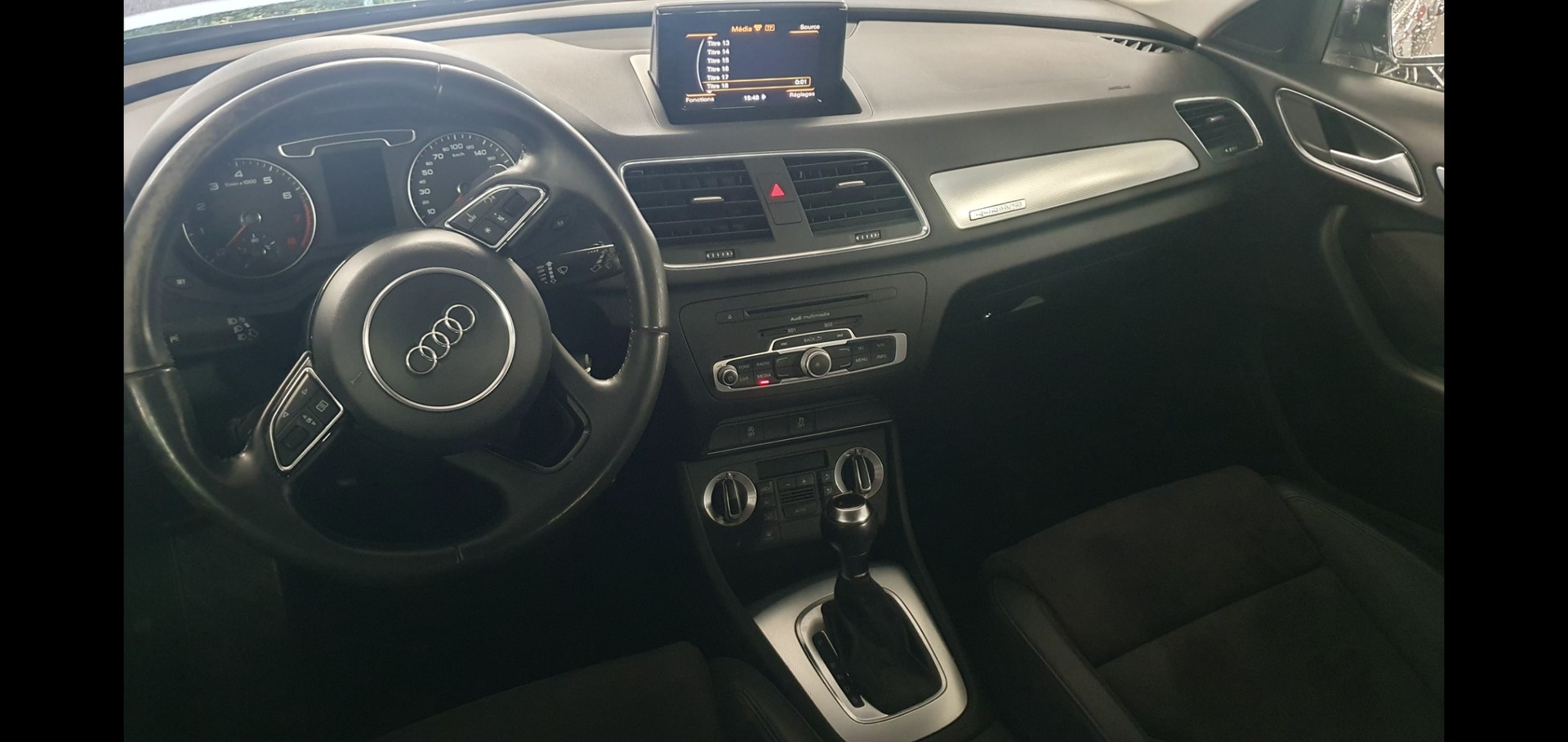AUDI Q3 2.0 TFSI quattro S-tronic-image-7