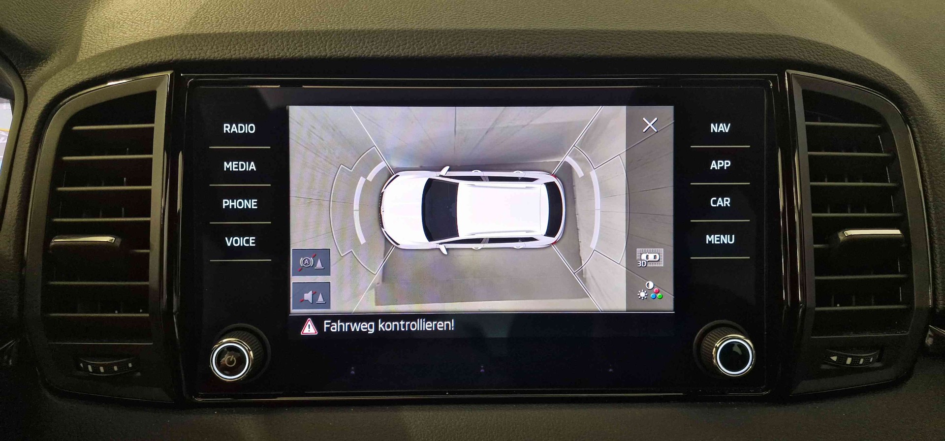 SKODA Karoq 2.0 TSI SportLine 4x4 DSG-image-7