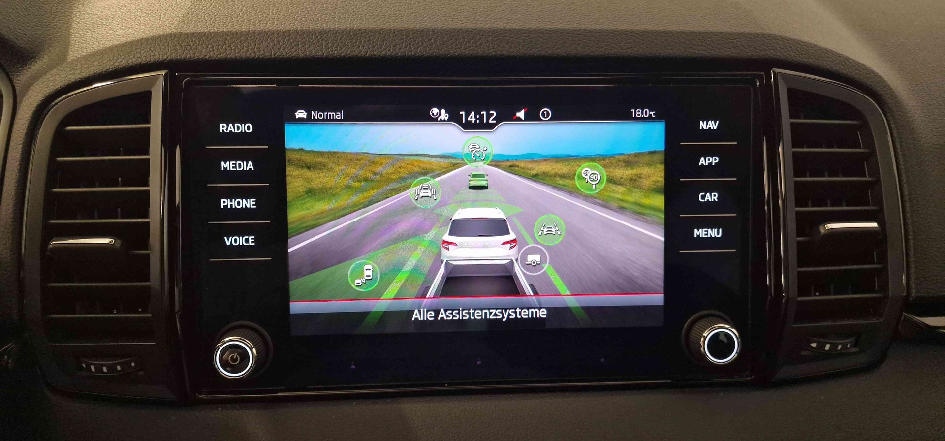 SKODA Karoq 2.0 TSI SportLine 4x4 DSG-image-8
