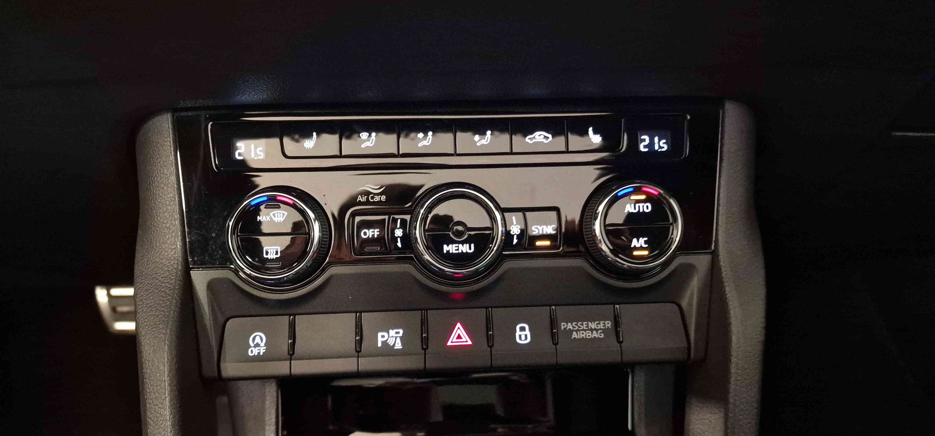 SKODA Karoq 2.0 TSI SportLine 4x4 DSG-image-10