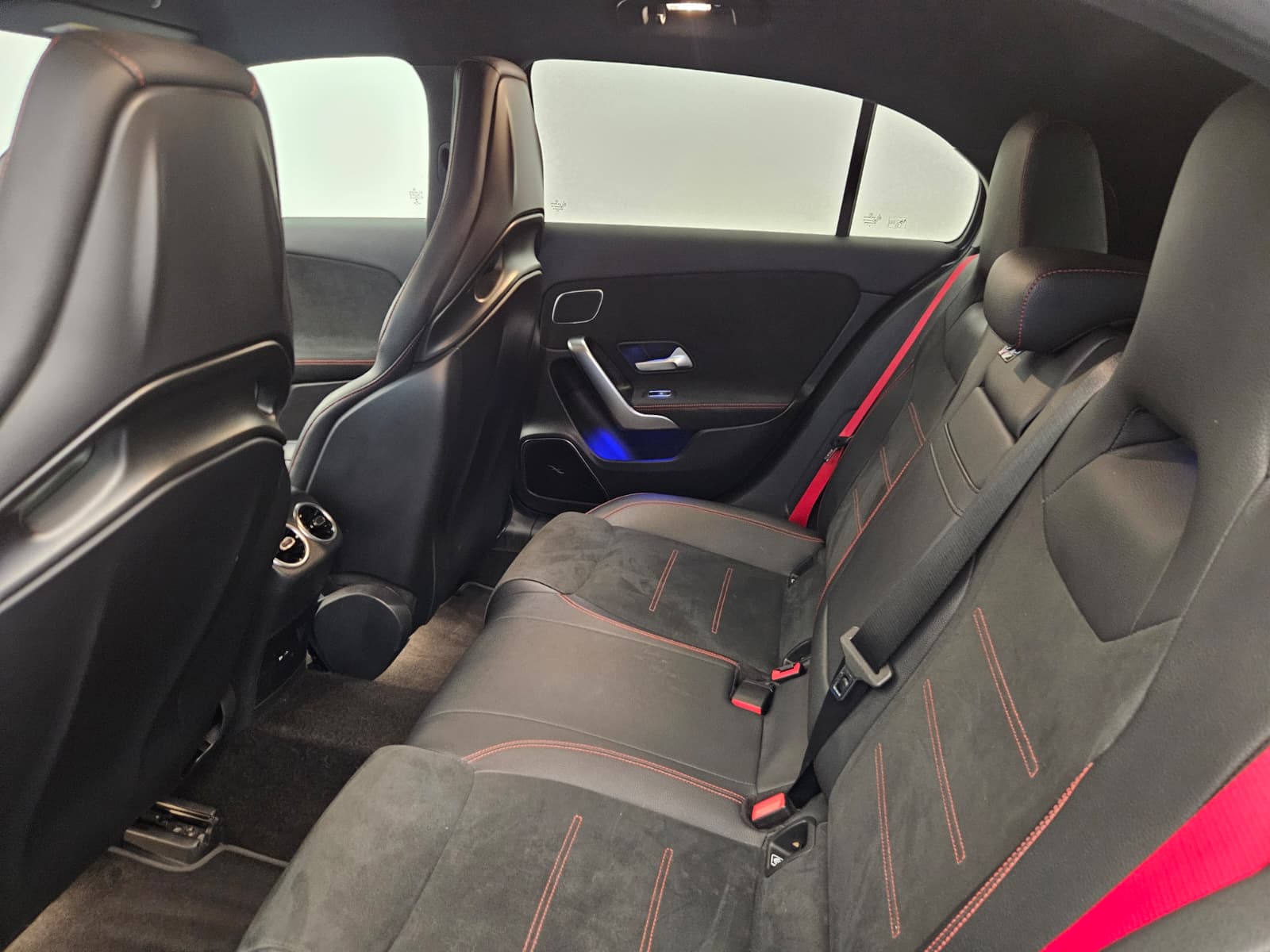 MERCEDES-BENZ A 45 S AMG 4Matic+ Speedshift-image-13