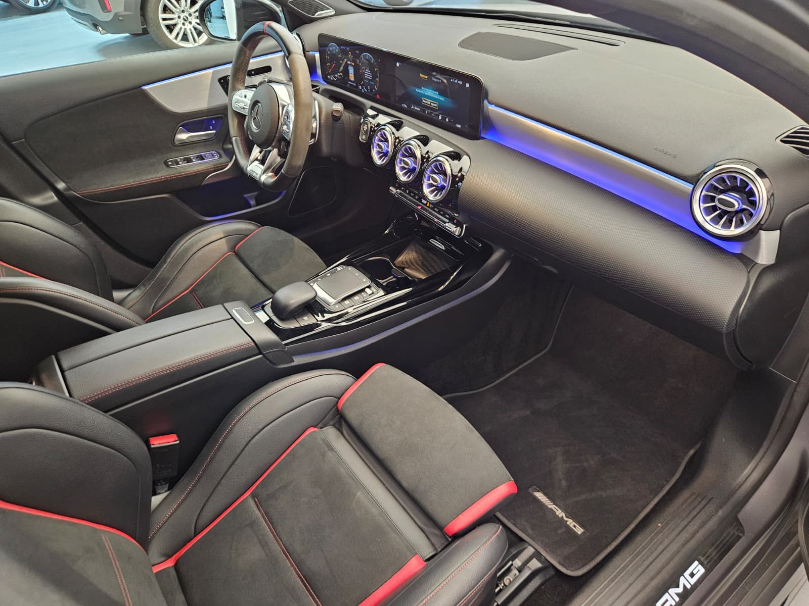 MERCEDES-BENZ A 45 S AMG 4Matic+ Speedshift-image-12