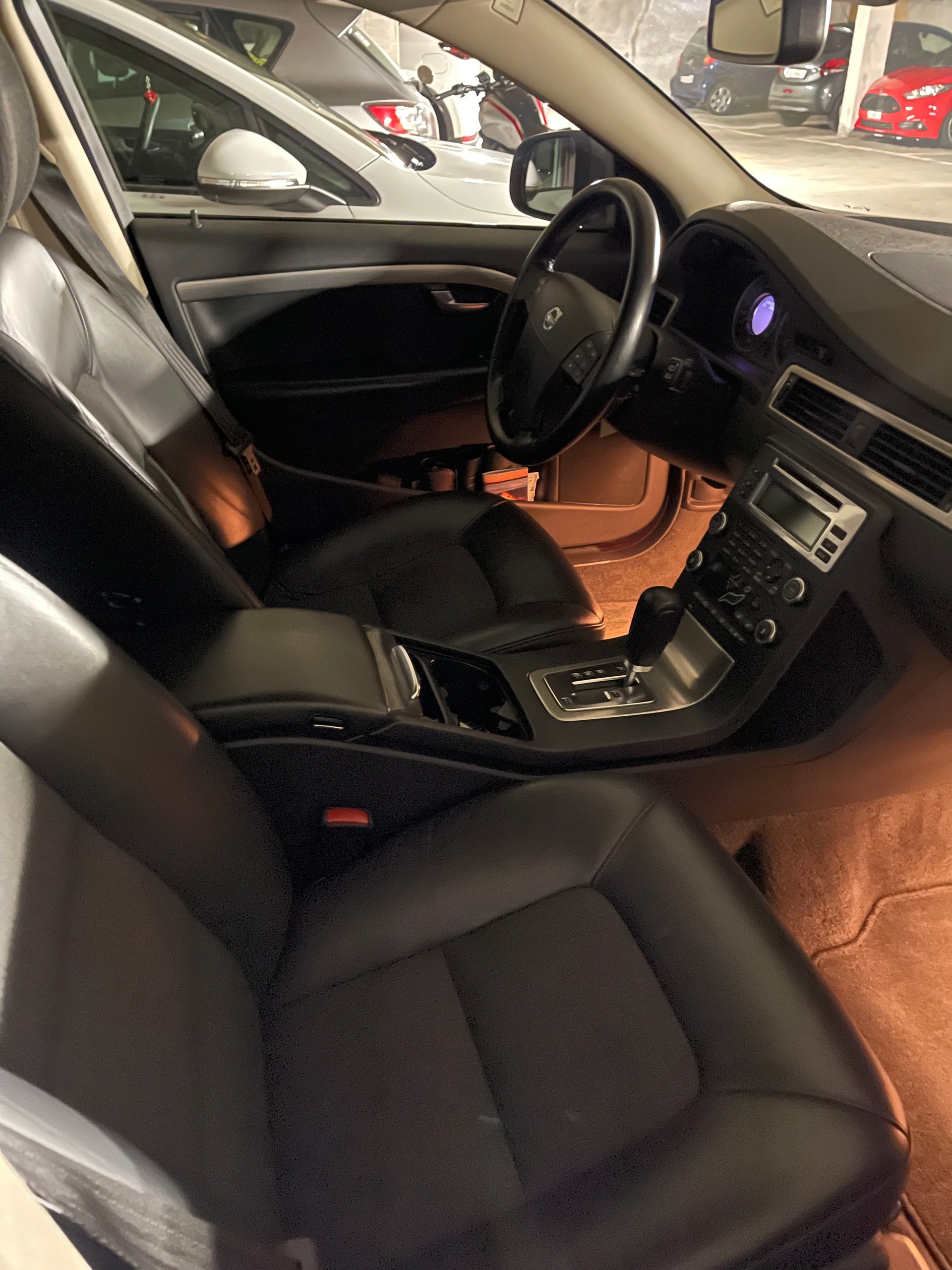 VOLVO 2.4 D5 Momentum-image-2