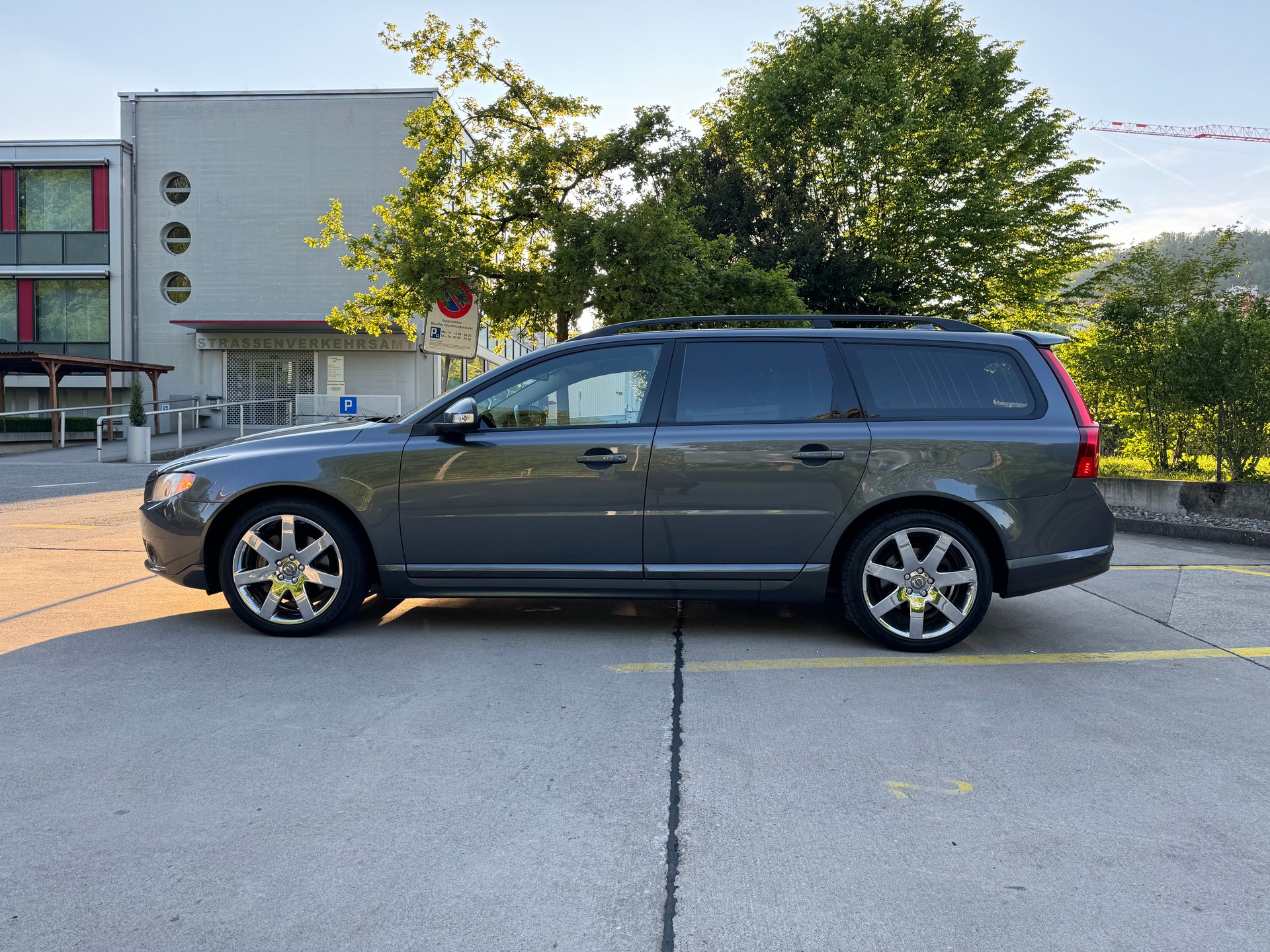 VOLVO 2.4 D5 Momentum-image-0