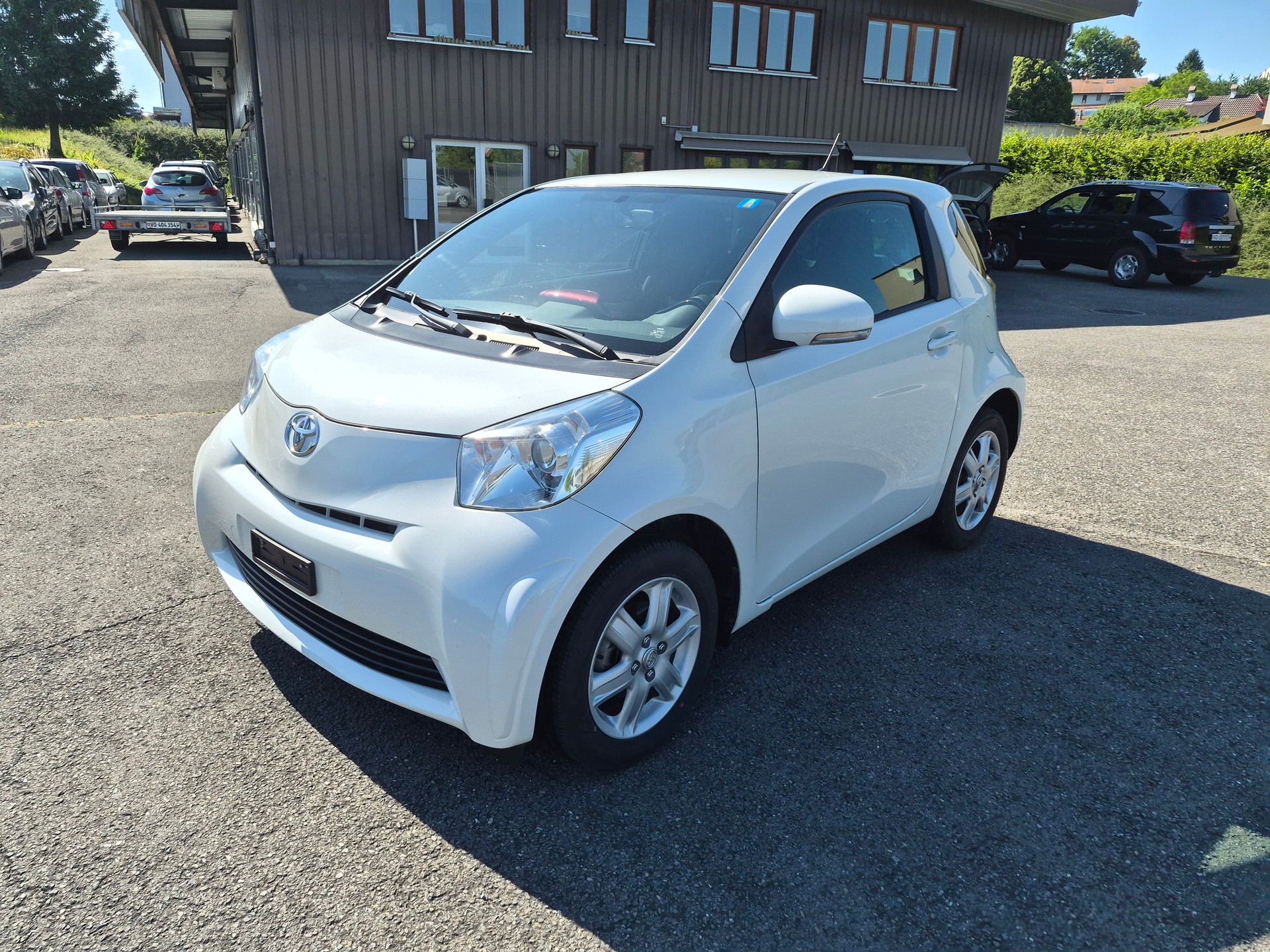 TOYOTA iQ 1.0 VVT-i Linea Sol-image-0