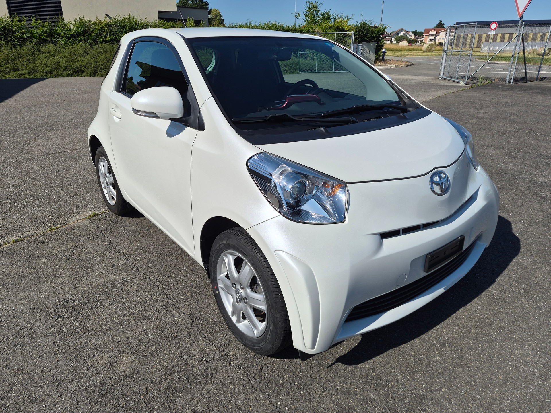 TOYOTA iQ 1.0 VVT-i Linea Sol-image-3
