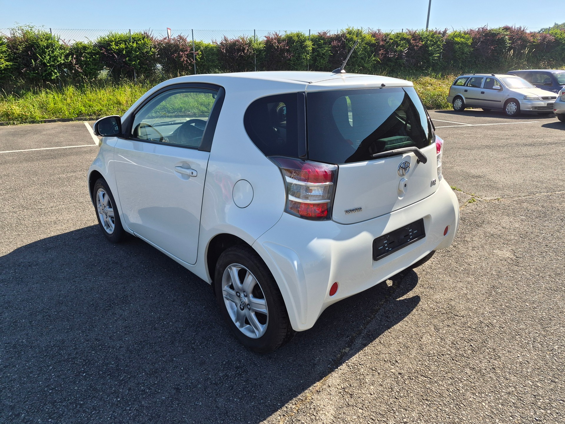 TOYOTA iQ 1.0 VVT-i Linea Sol-image-4