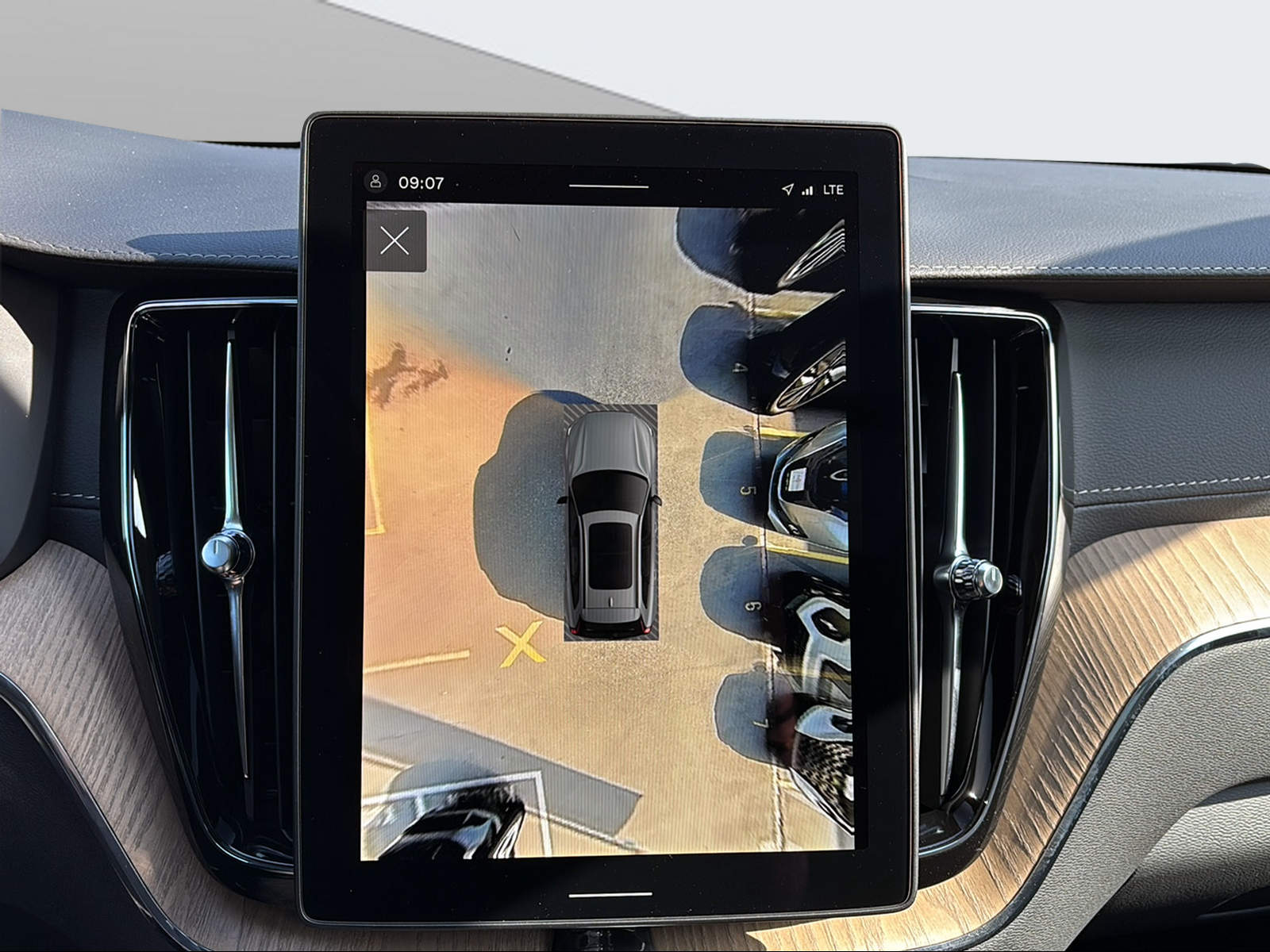 VOLVO XC60 T6 eAWD PluginHybrid Ultra Dark Geartronic-image-16