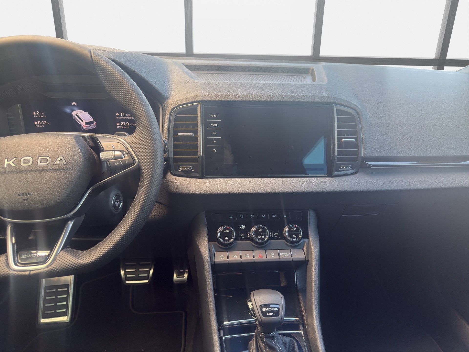 SKODA Karoq 2.0 TSI SportLine 4x4 DSG-image-9