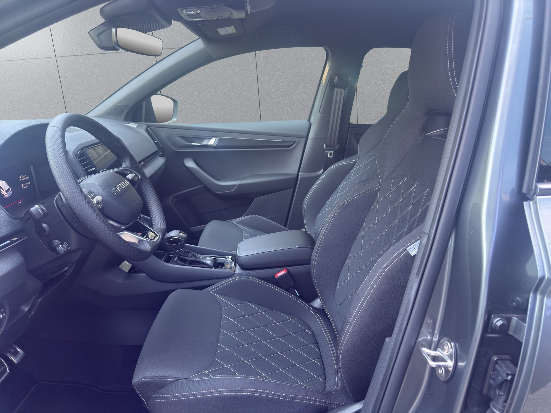 SKODA Karoq 2.0 TSI SportLine 4x4 DSG-image-10