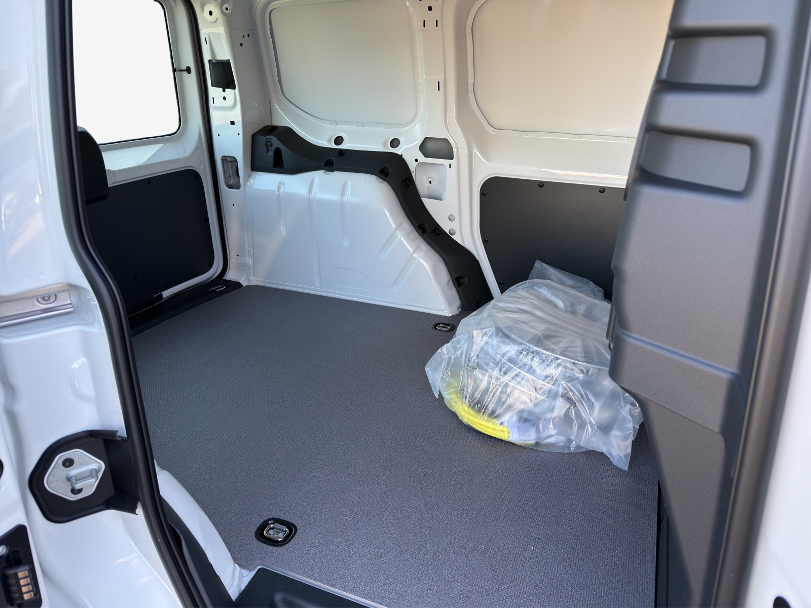 VW Caddy Cargo 1.5 TSI Plug in Hybrid DSG-image-12