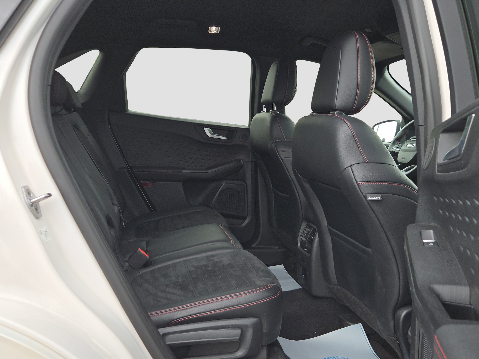 FORD Kuga 2.0 TDCi EcoBlue ST-Line X 4WD-image-4