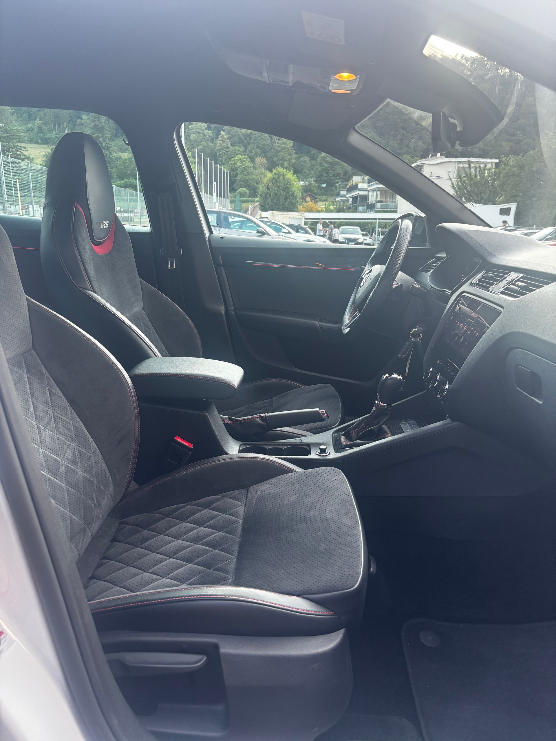 SKODA Octavia Combi 2.0 TDI RS 4x4 DSG-image-8