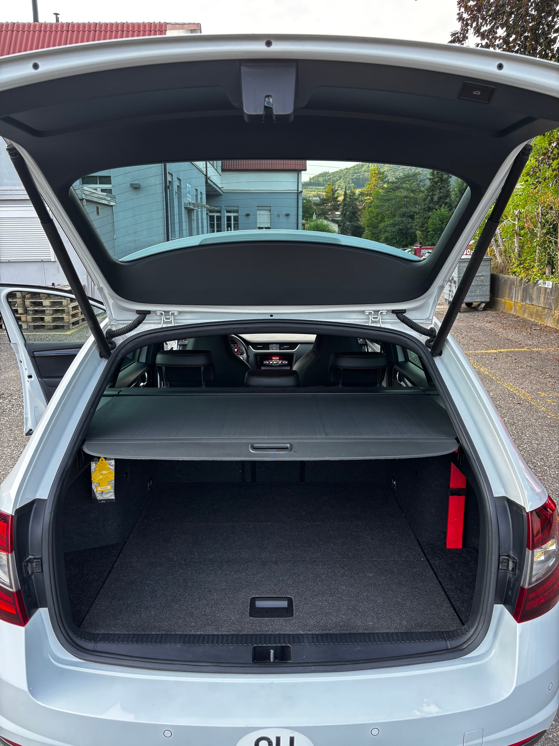 SKODA Octavia Combi 2.0 TDI RS 4x4 DSG-image-12