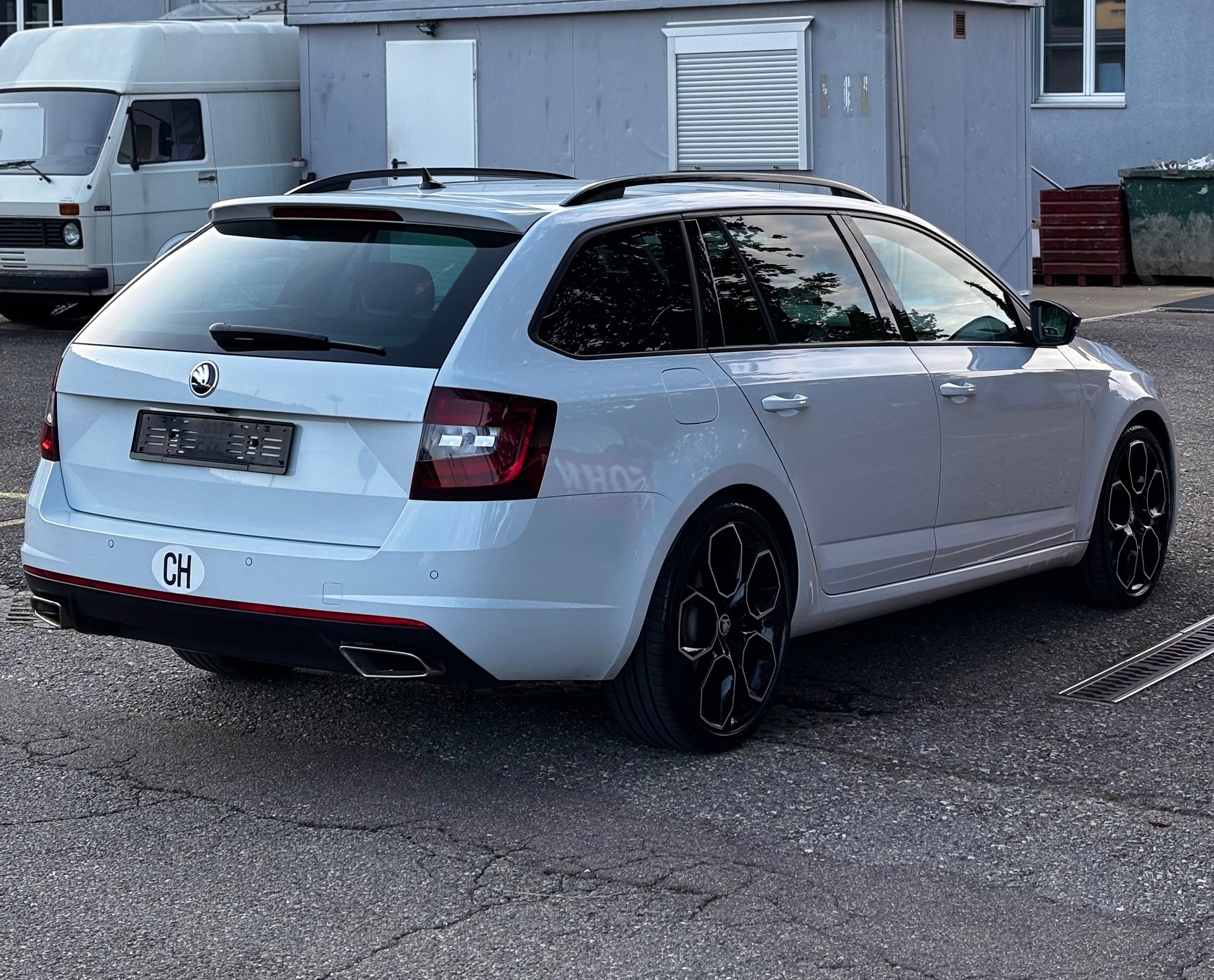 SKODA Octavia Combi 2.0 TDI RS 4x4 DSG-image-3