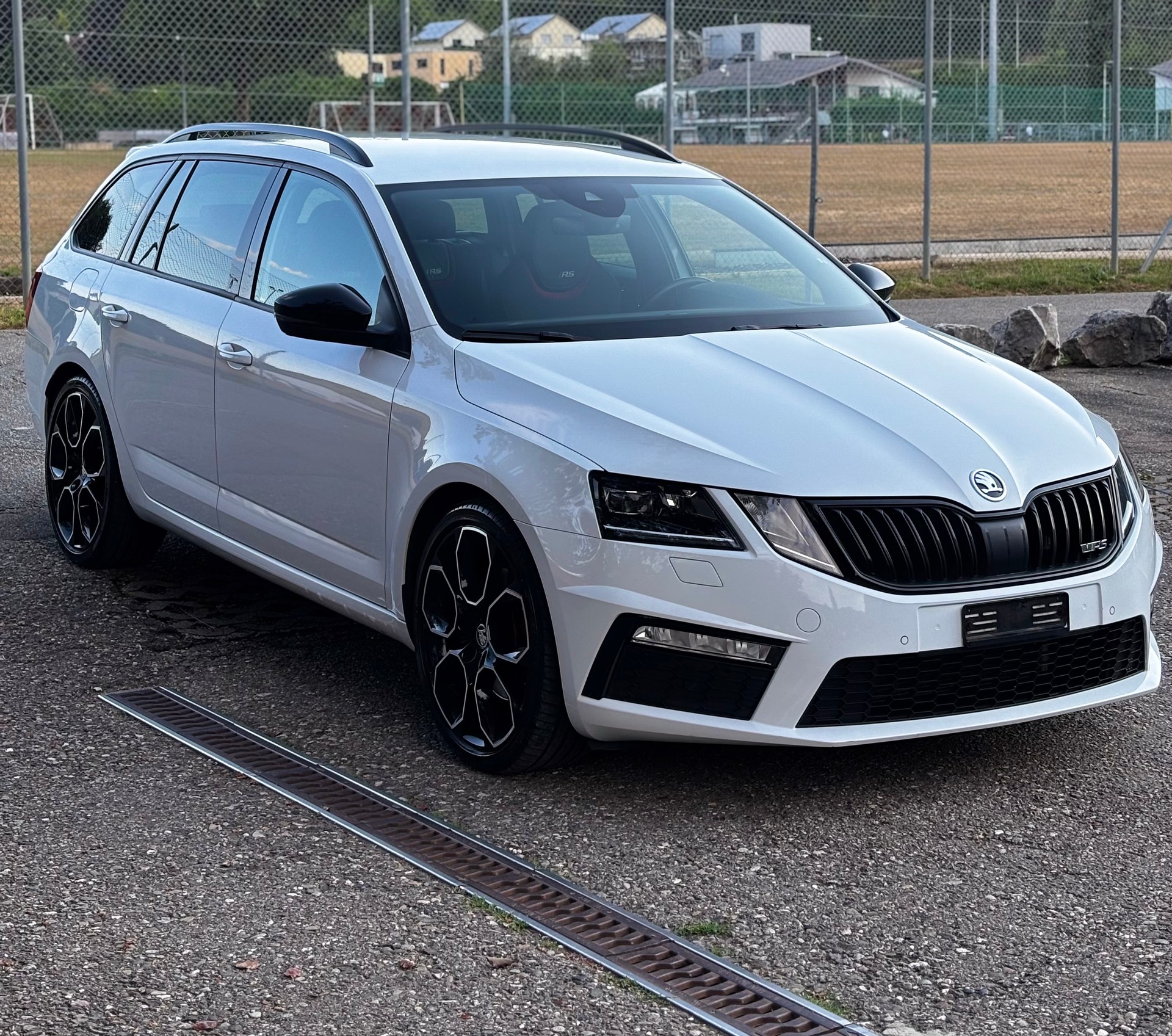 SKODA Octavia Combi 2.0 TDI RS 4x4 DSG-image-2