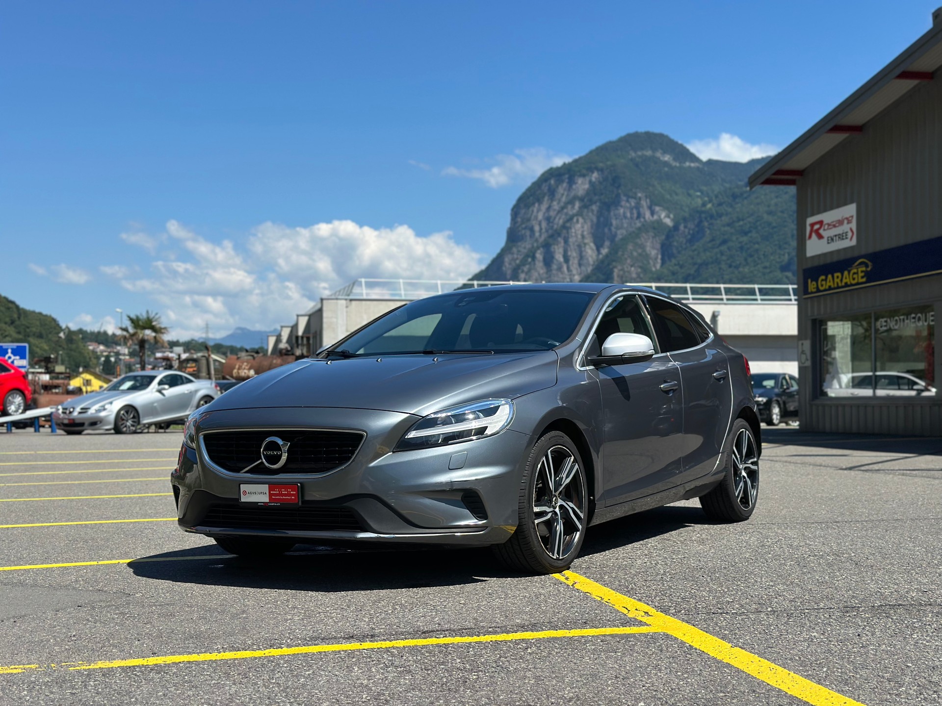 VOLVO V40 T2 Kinetic R-Design-showroom-element-1