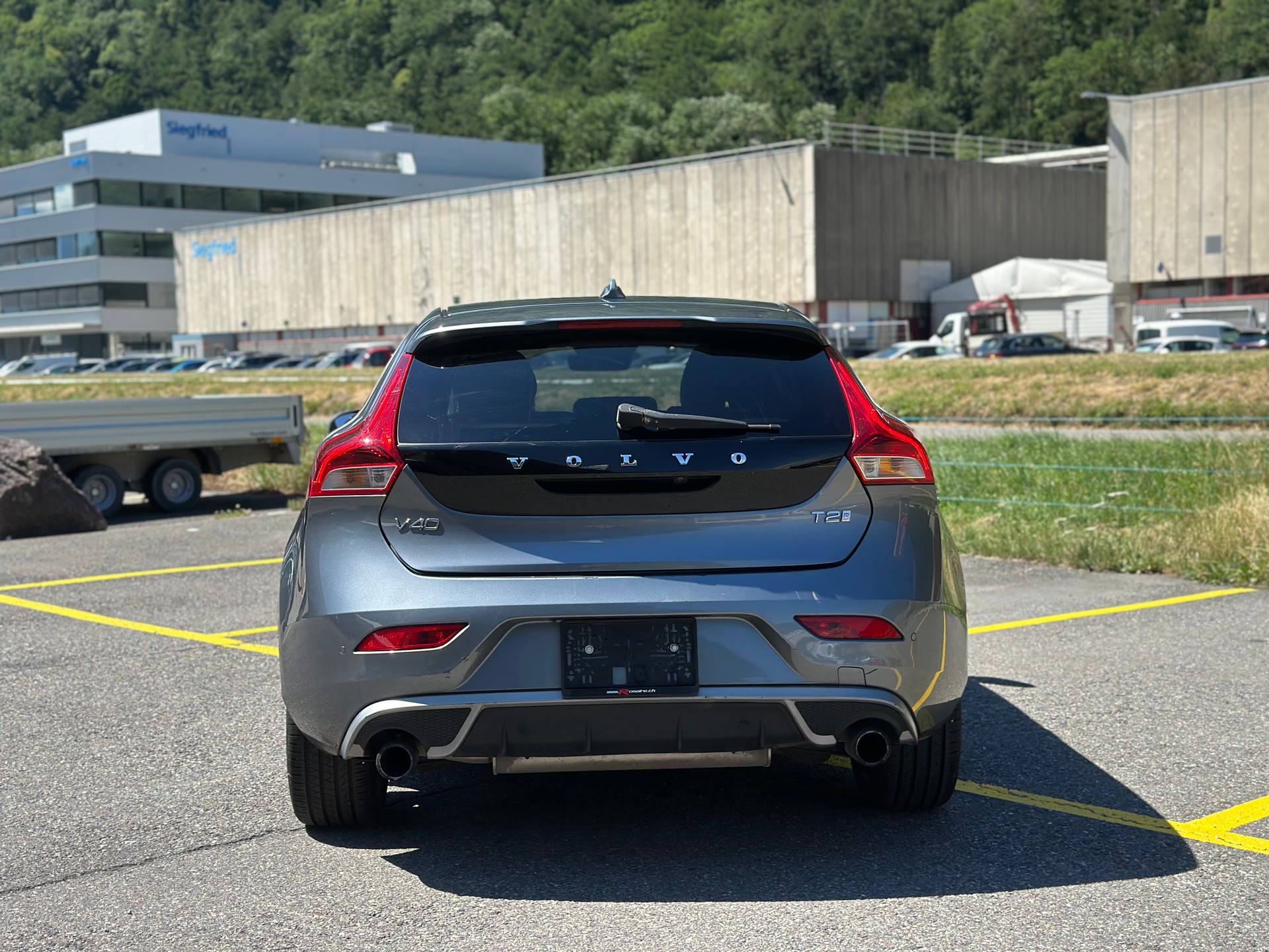 VOLVO V40 T2 Kinetic R-Design-image-4