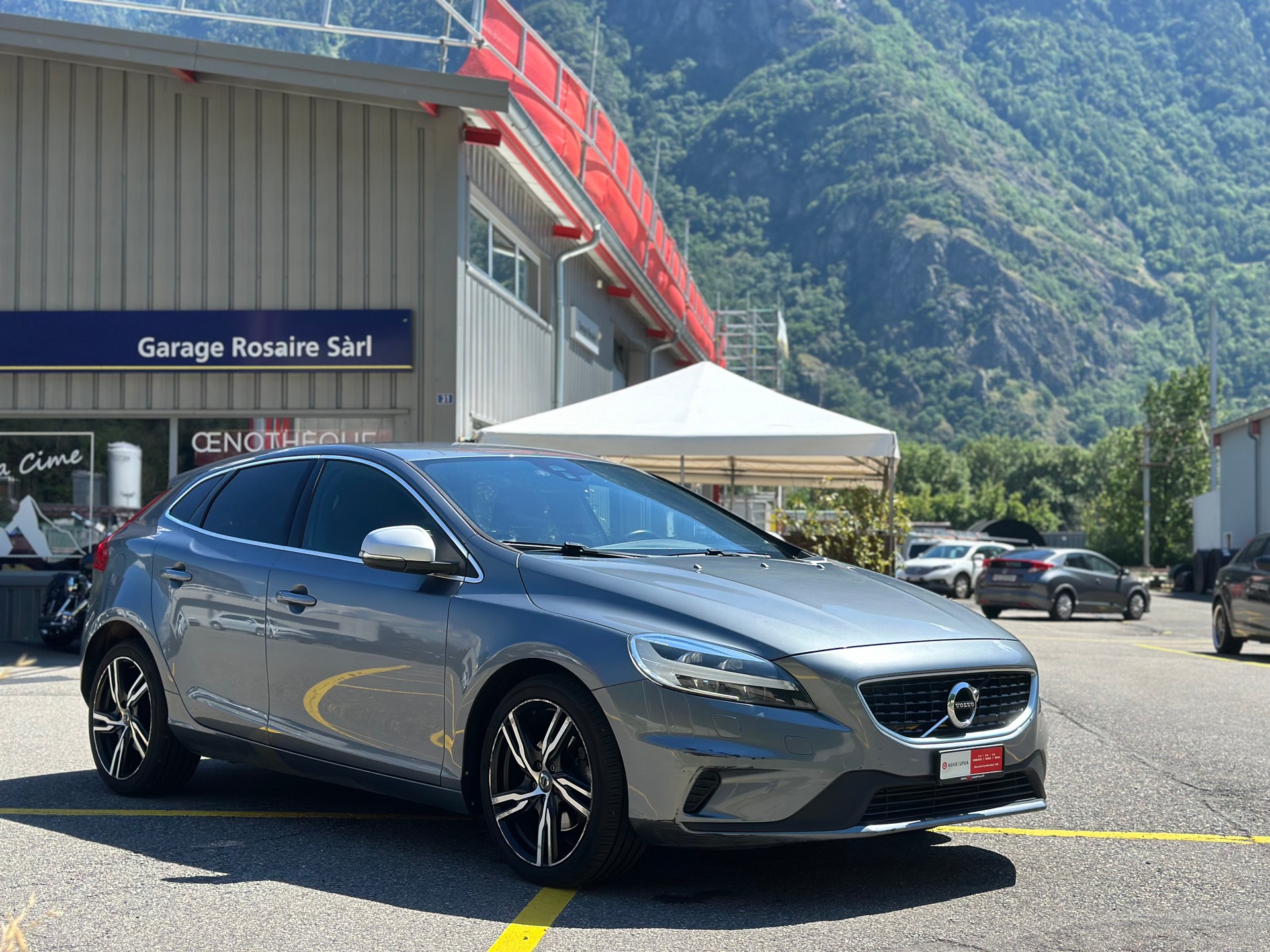 VOLVO V40 T2 Kinetic R-Design-showroom-element-2