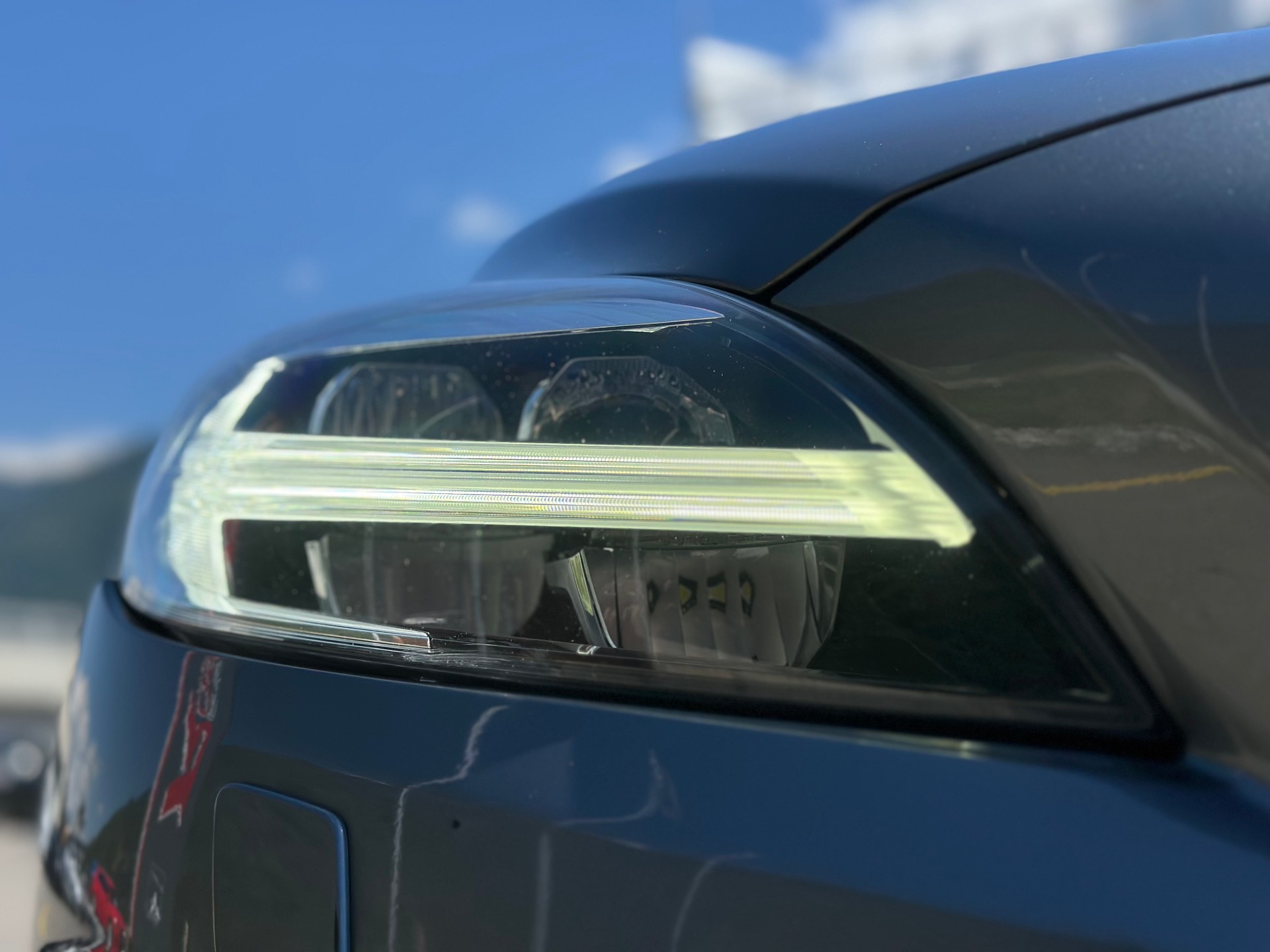 VOLVO V40 T2 Kinetic R-Design-image-7