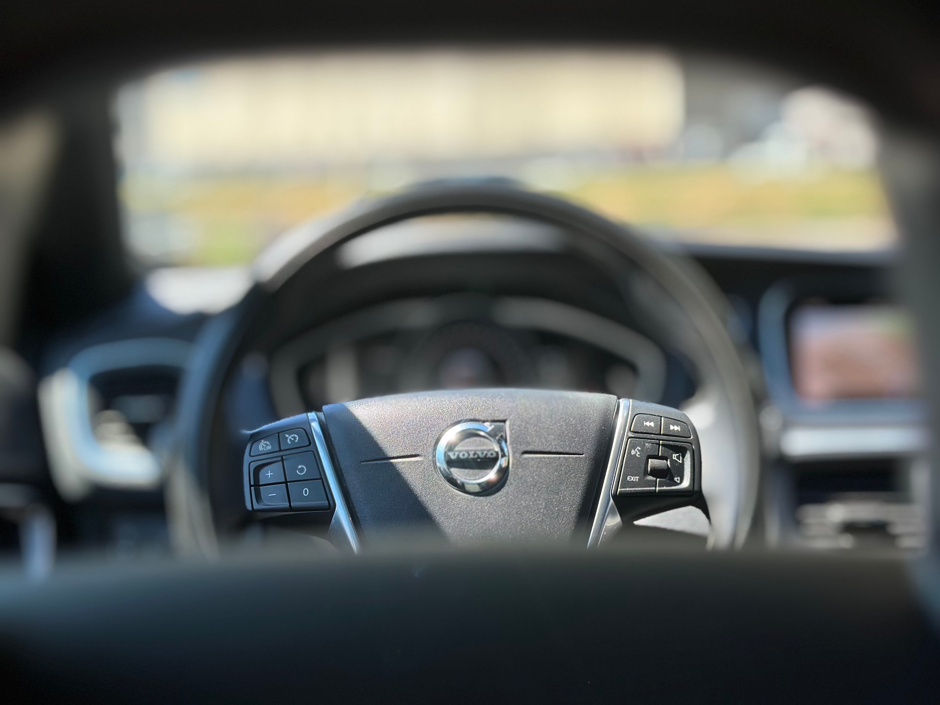 VOLVO V40 T2 Kinetic R-Design-image-10